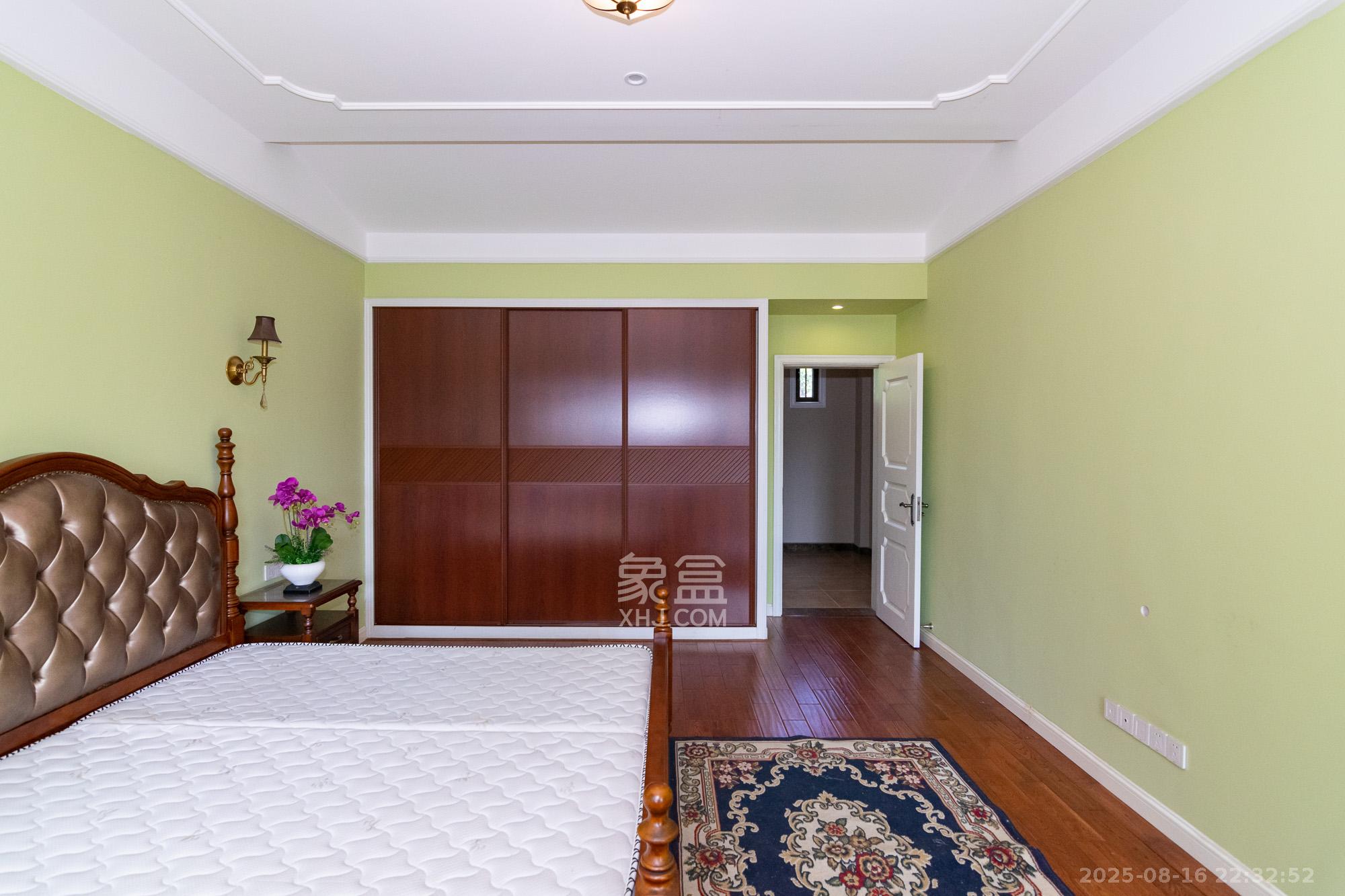 金地三千府(金地湖山樾、金地自在城)  5室3厅4卫    428.0万 金地三千府(金地湖山樾、金地自在城)  5室3厅4卫    428.0万卧室