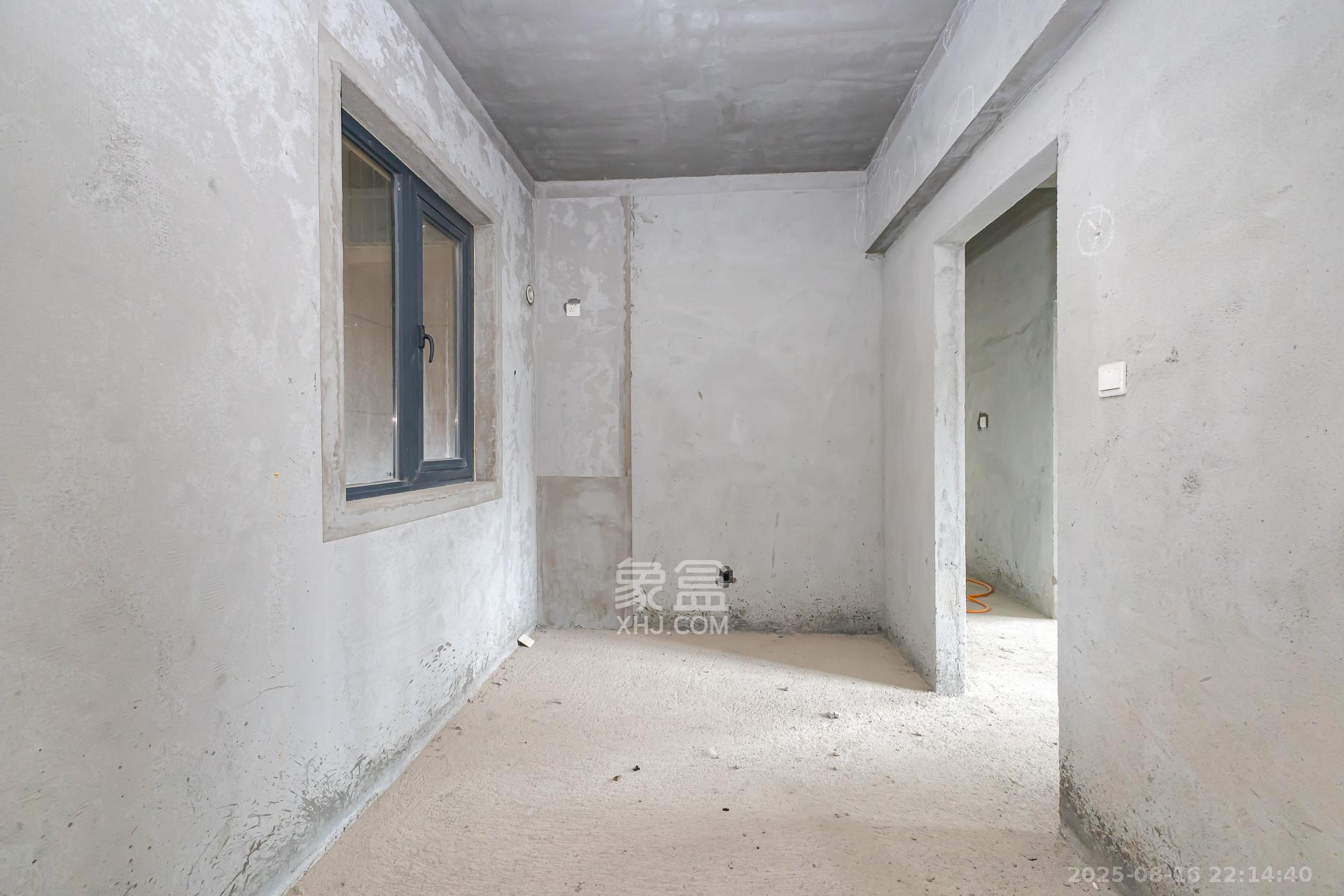 港湘铂玥(天园地芳国际珠宝城) 3室2厅2卫 55.8万 港湘铂玥(天园地芳国际珠宝城) 3室2厅2卫 55.8万卧室