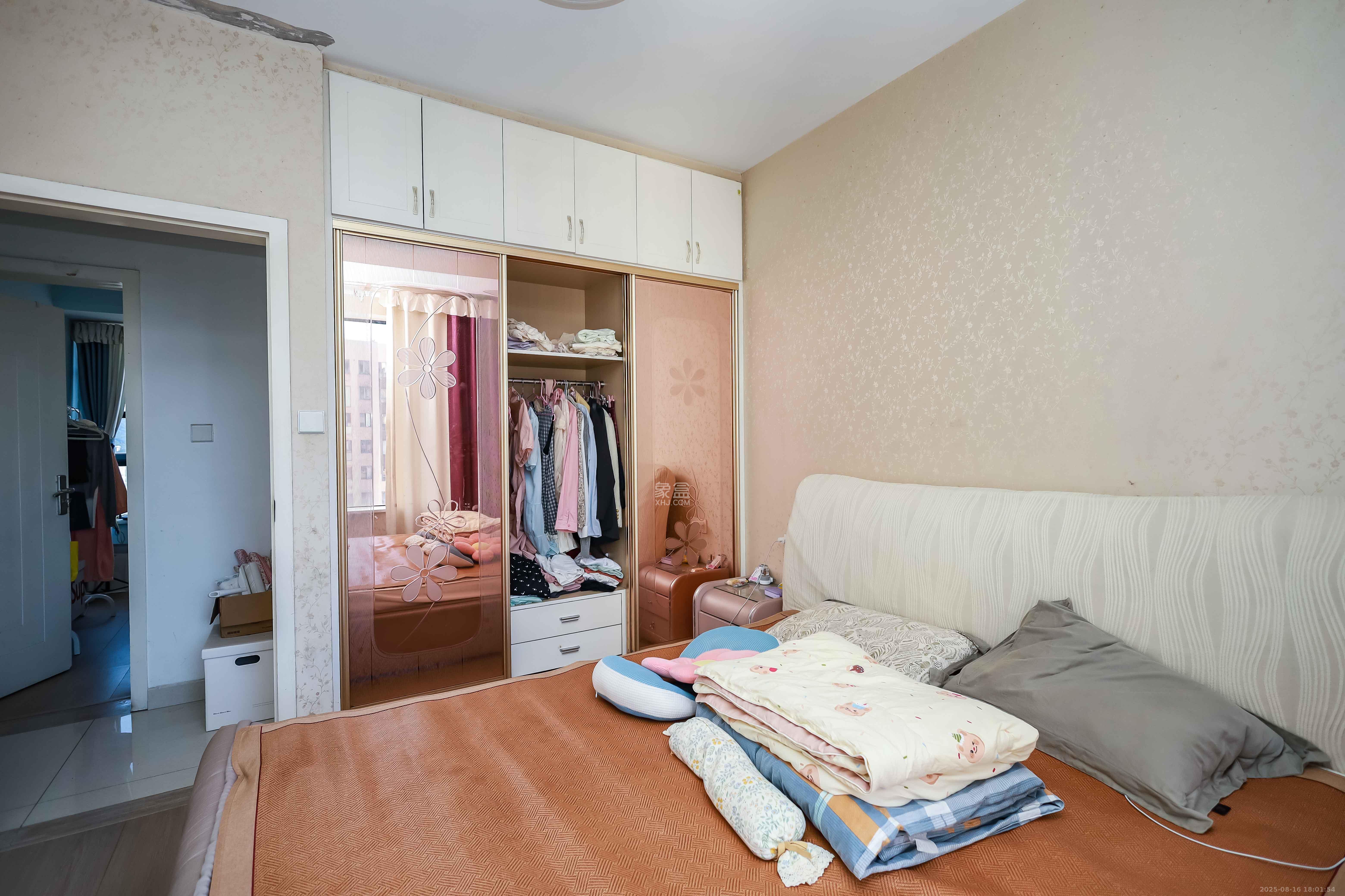 长房时代城  3室2厅1卫    94.0万 长房时代城  3室2厅1卫    94.0万卧室