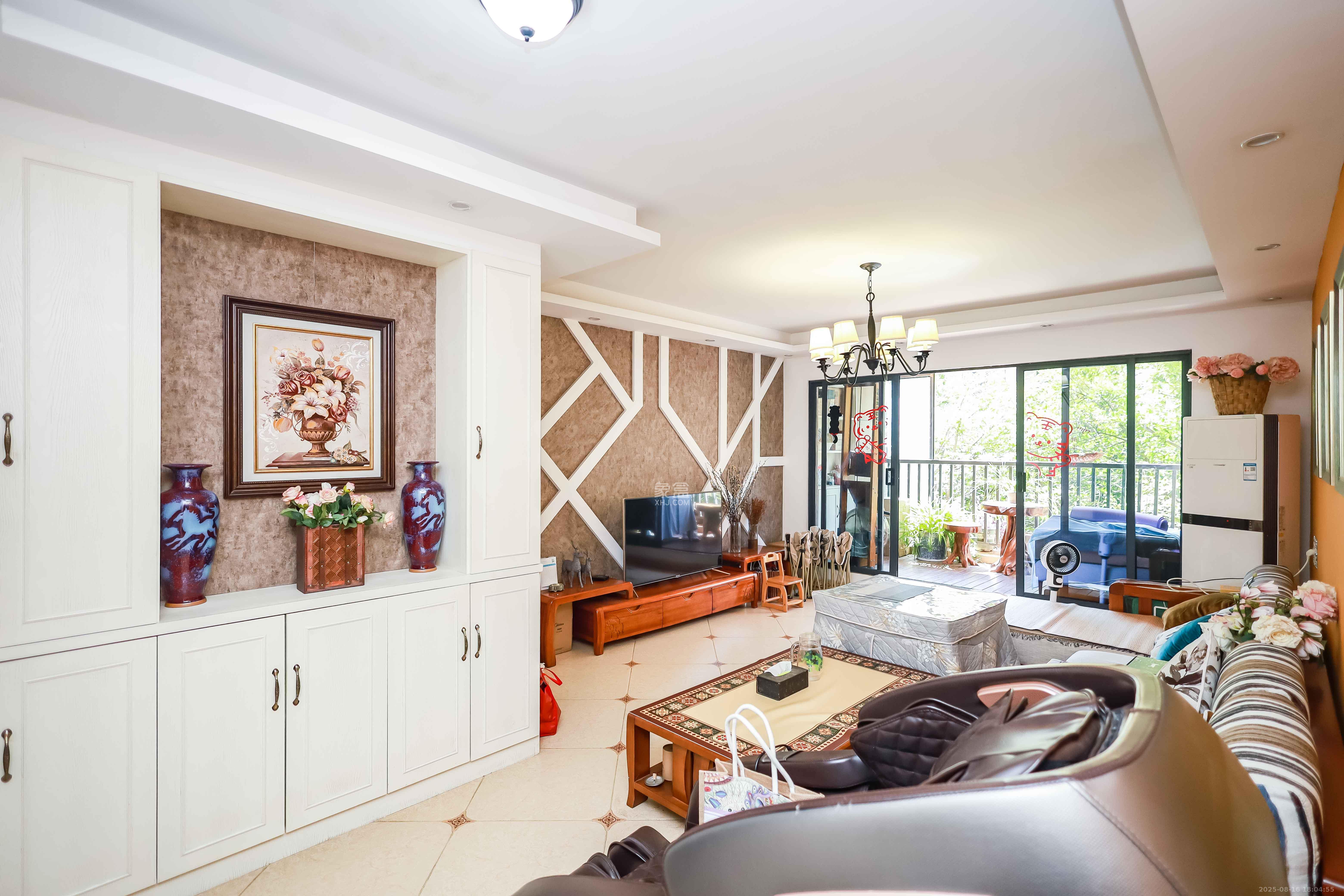 天麓尚层  3室2厅2卫    158.0万 天麓尚层  3室2厅2卫    158.0万客厅