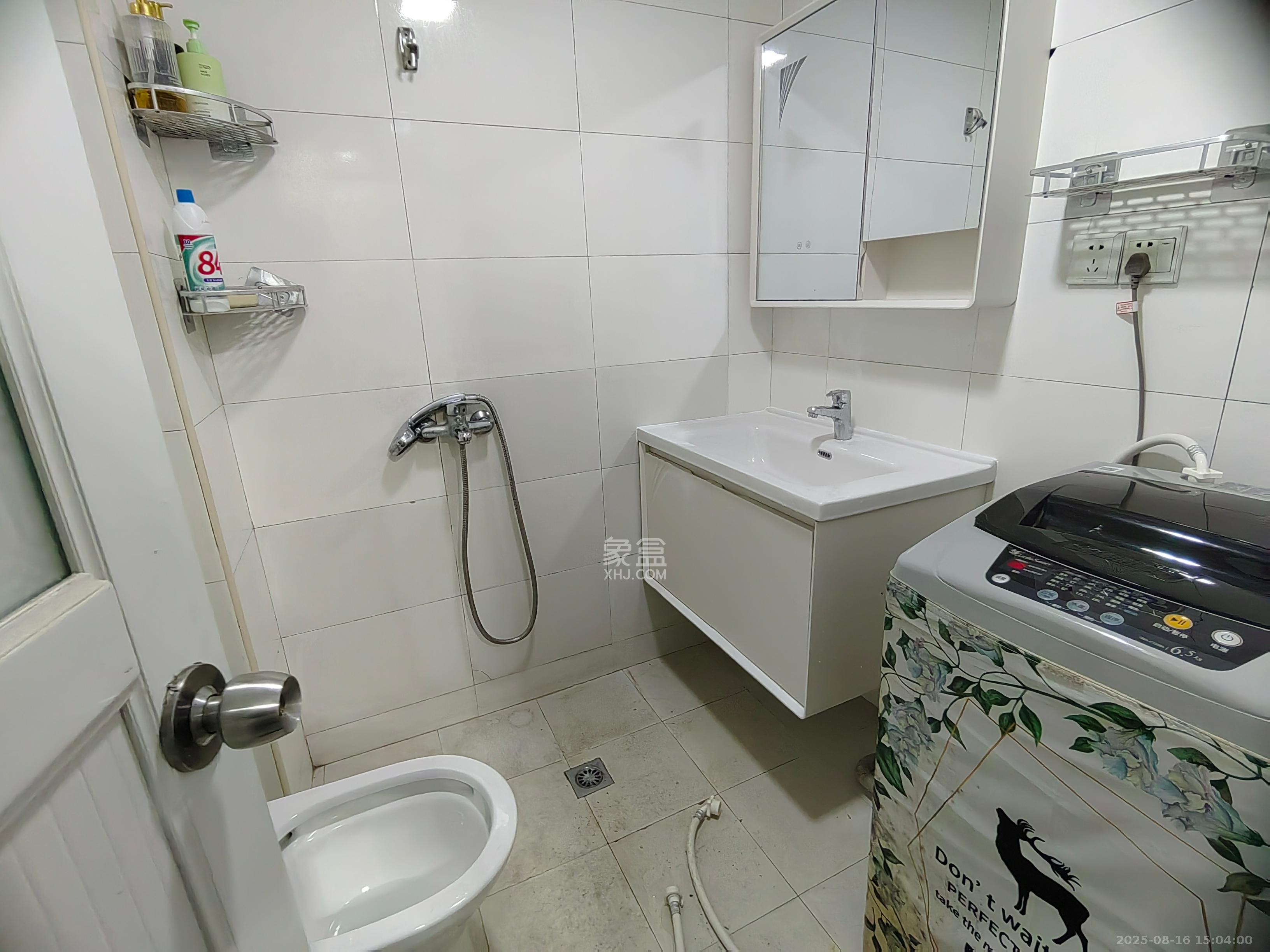 QQ生活馆  1室1厅1卫    1800.0元/月室内图