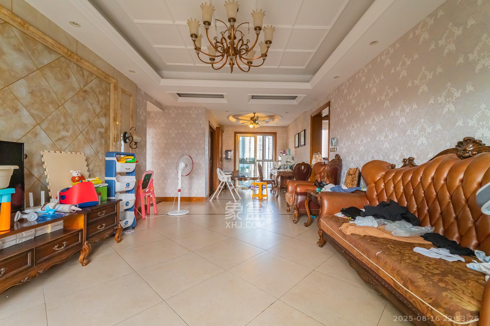 深业睿城 1室2厅2卫 180.0万 深业睿城 1室2厅2卫 180.0万客厅