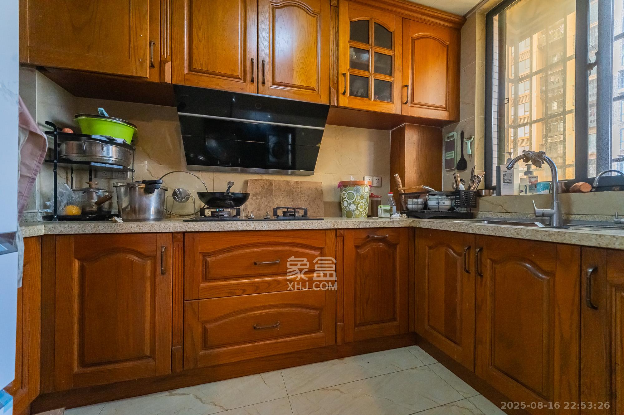 深业睿城 1室2厅2卫 180.0万 深业睿城 1室2厅2卫 180.0万厨房