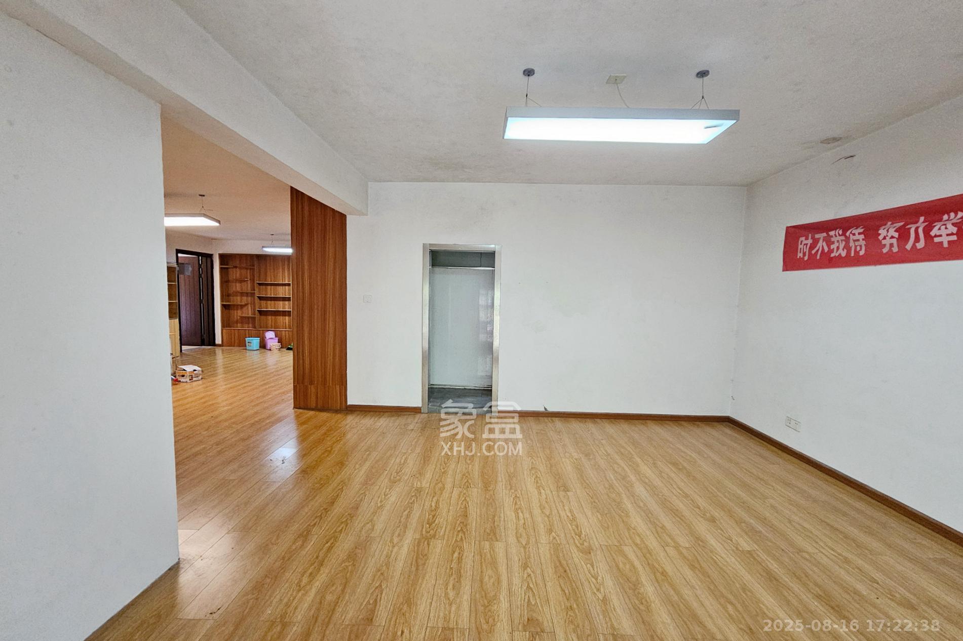 融科檀香山(融科紫檀、香山国际) 4室2厅1卫 4000.0元/月 融科檀香山(融科紫檀、香山国际) 4室2厅1卫 4000.0元/月室内图