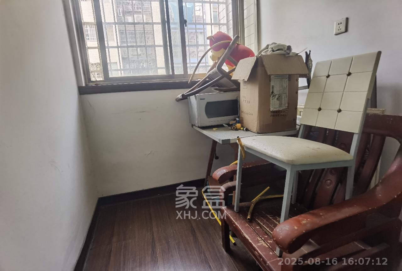 金峰小区南院  3室2厅2卫   2200.00元/月室内图