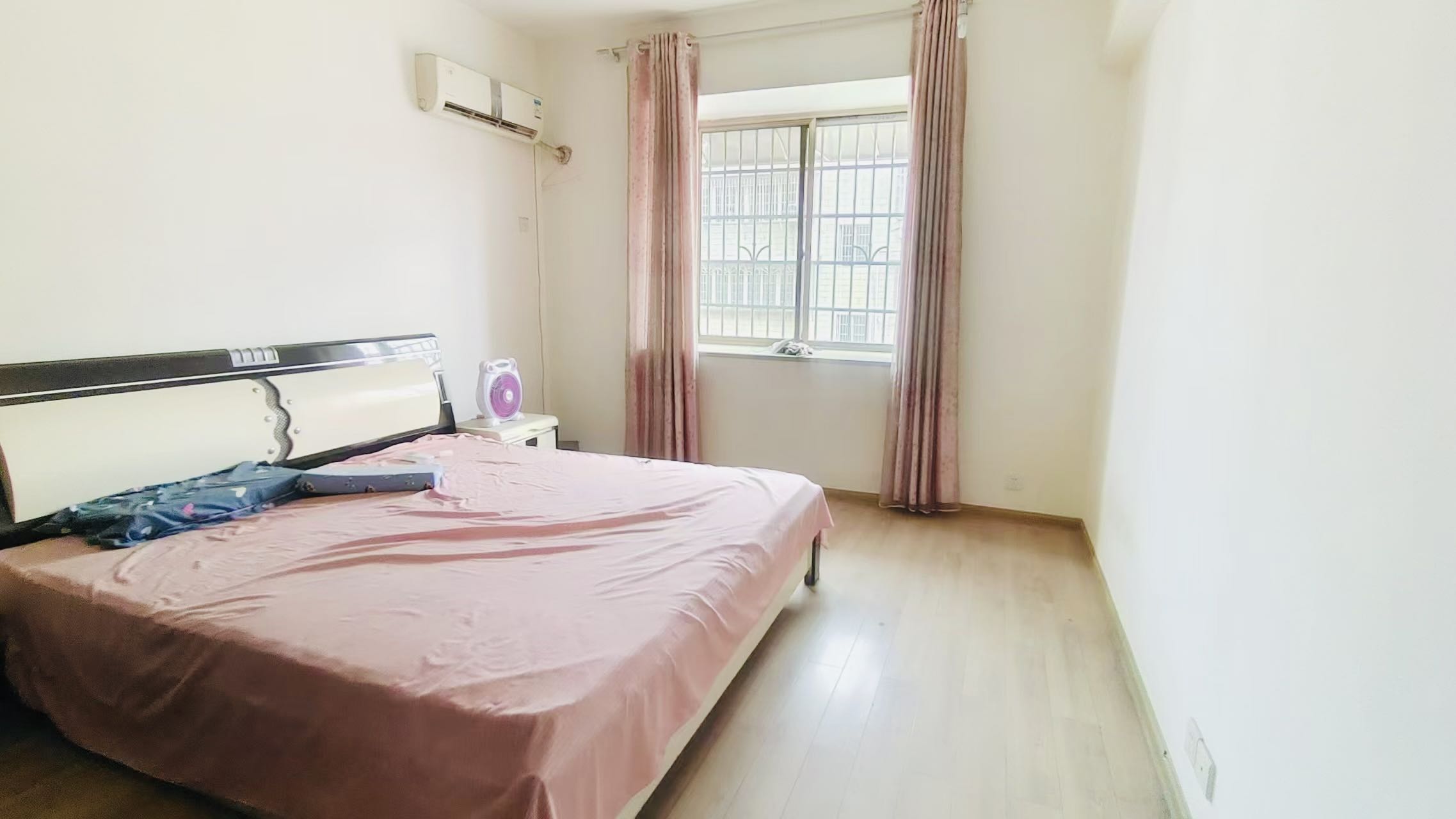 资江新城 3室2厅1卫 1300.0元/月 资江新城 3室2厅1卫 1300.0元/月室内图