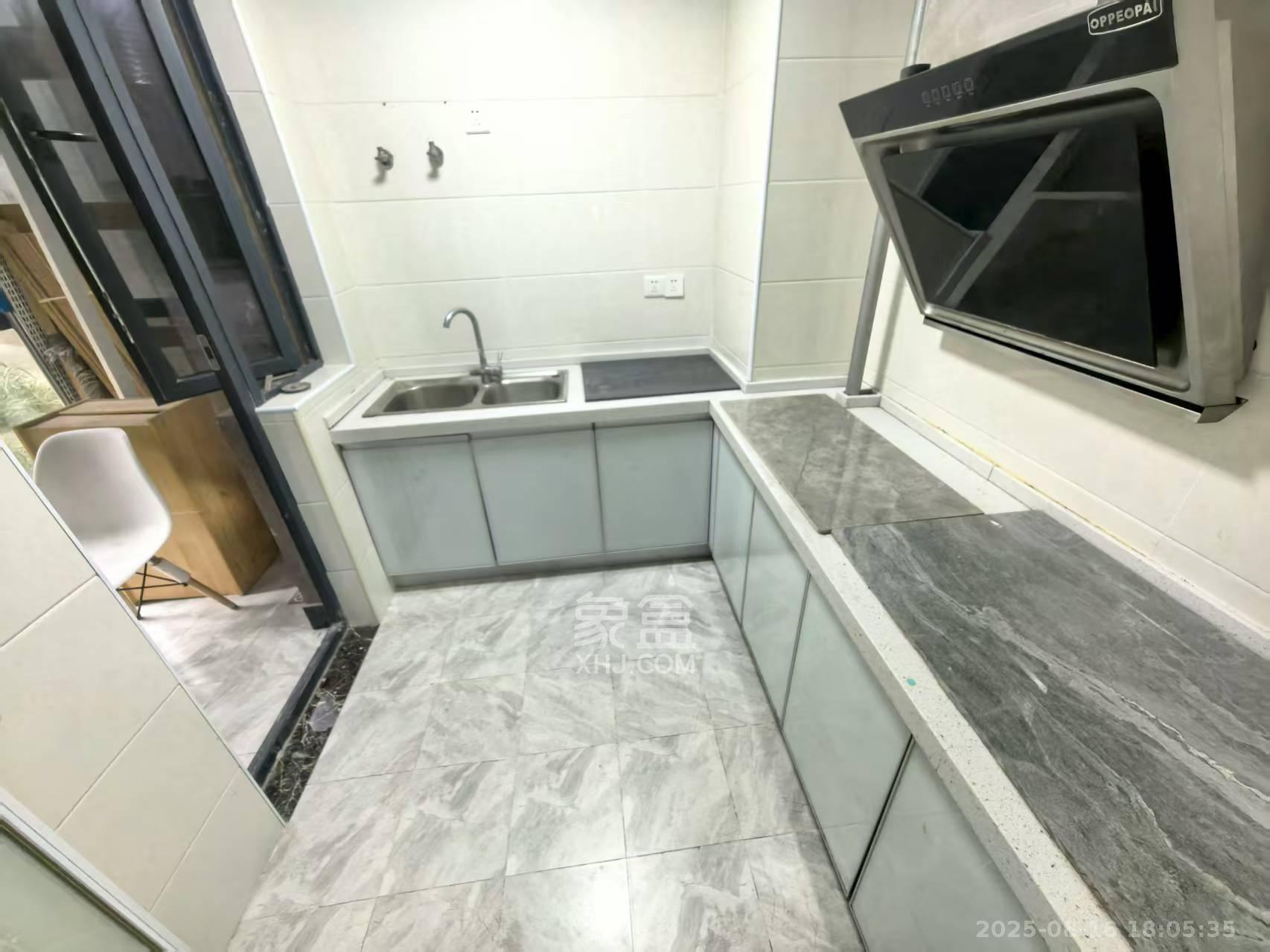 中建梅溪湖中心  3室2厅2卫   3100.00元/月室内图