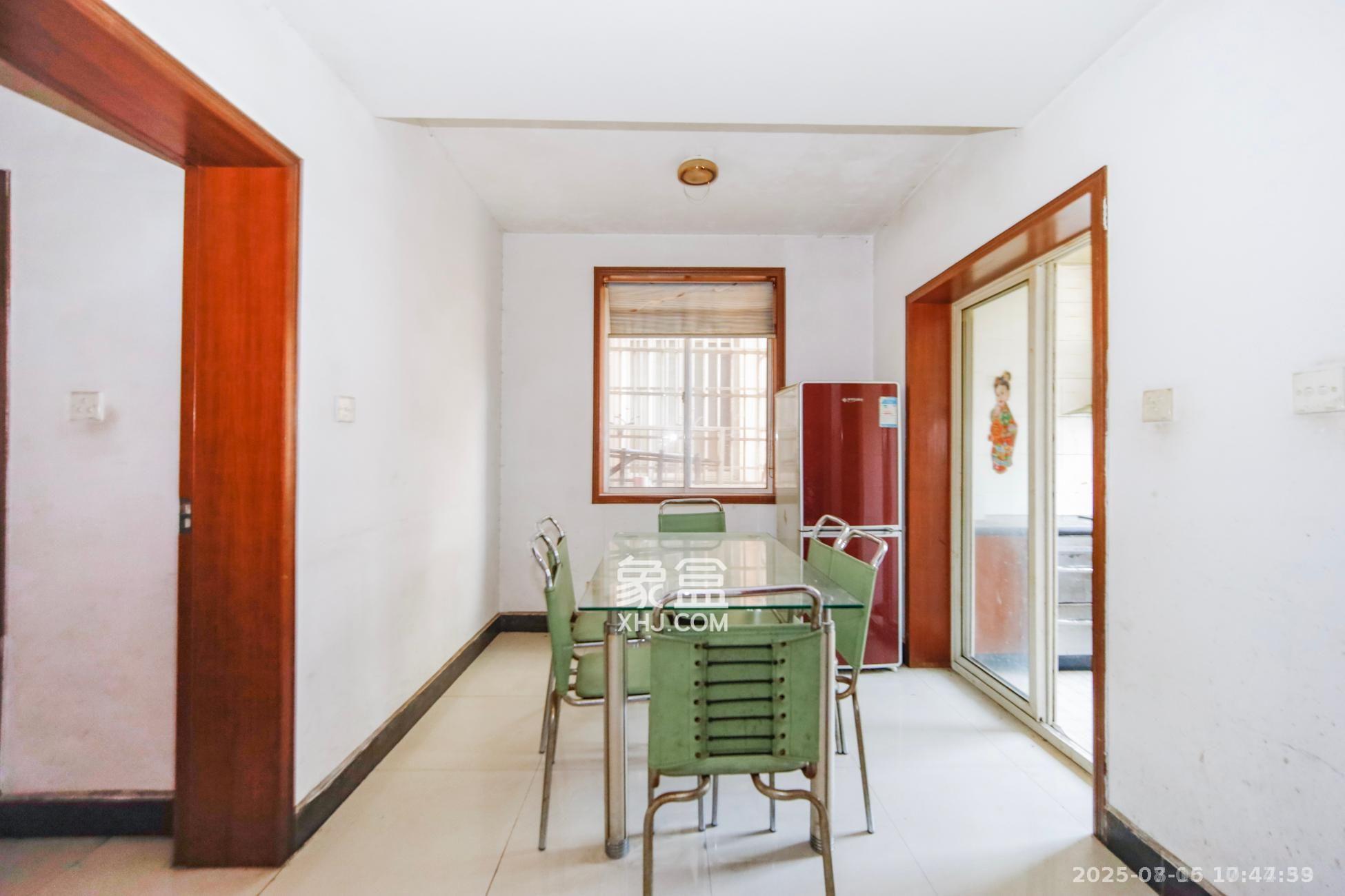 景湾小区(井湾小区) 3室1厅1卫 1700.0元/月 景湾小区(井湾小区) 3室1厅1卫 1700.0元/月室内图