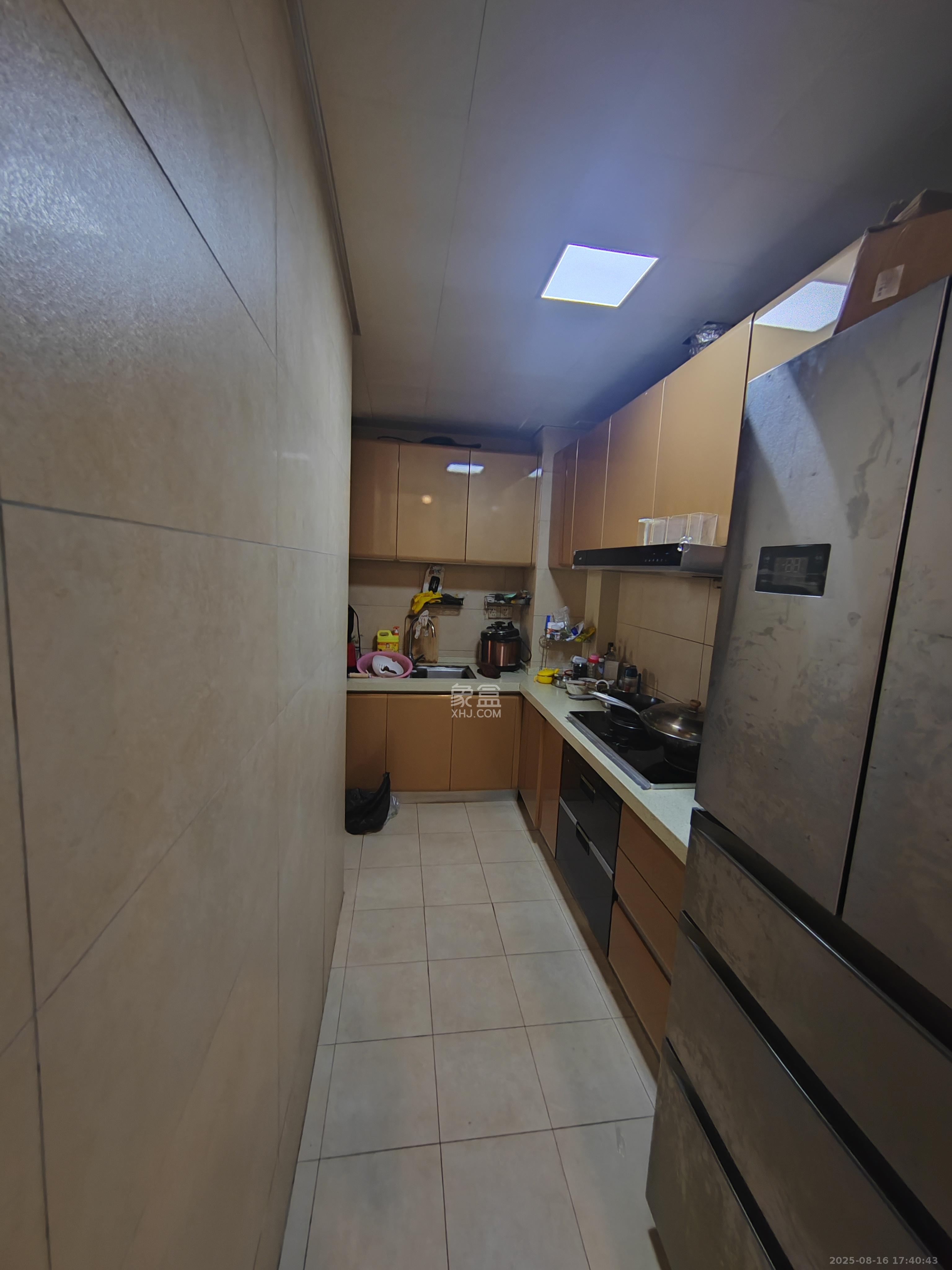 万国城(当代满庭春MOMA)三期 1室2厅2卫 1000.0元/月 万国城(当代满庭春MOMA)三期 1室2厅2卫 1000.0元/月室内图