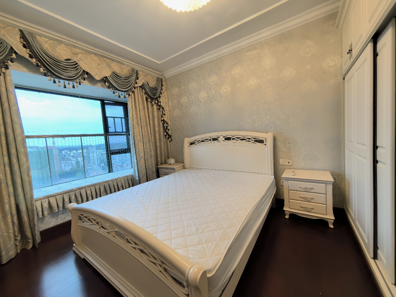 恒大绿洲  2室2厅1卫    48.8万客厅