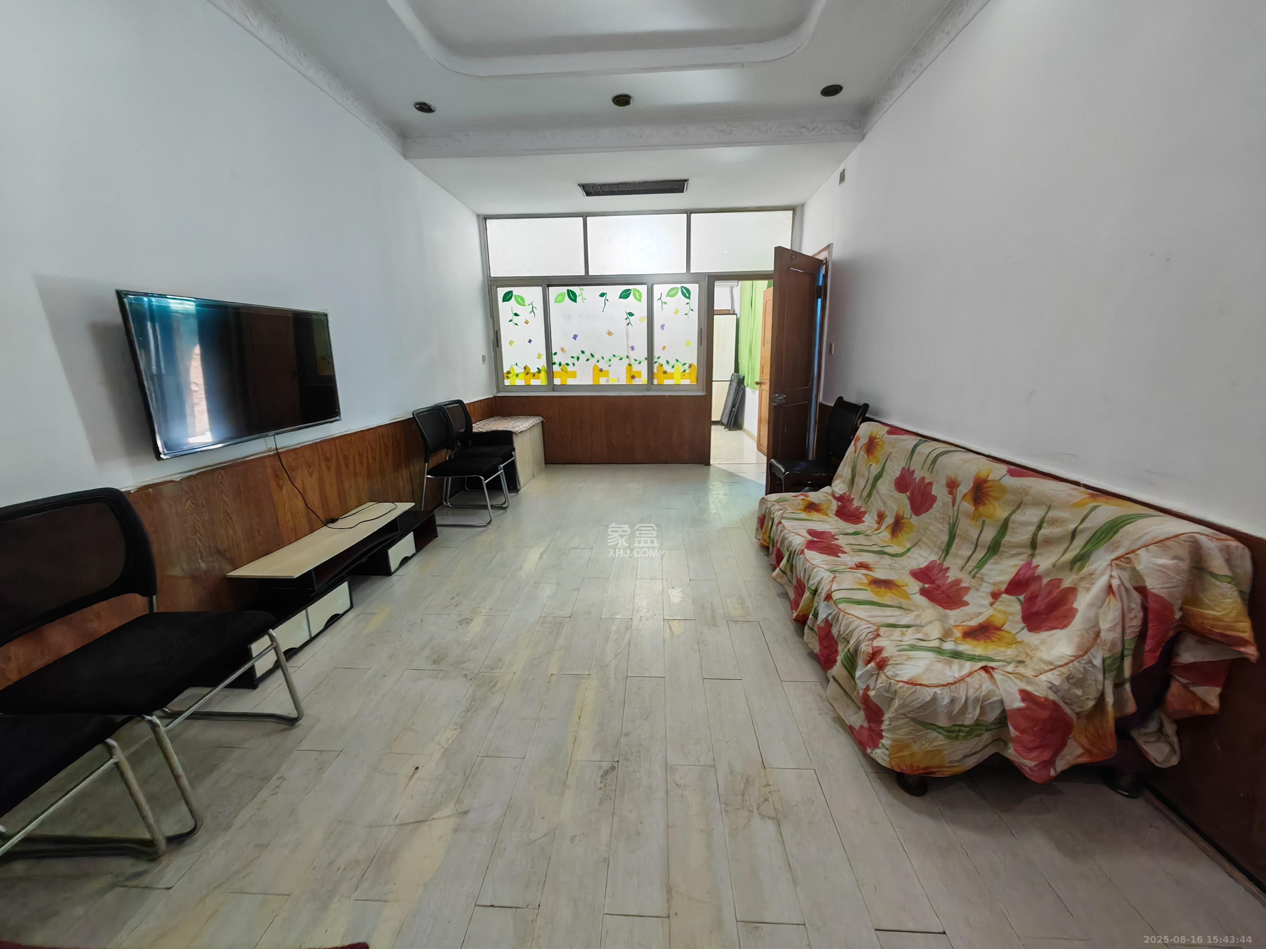 湘农桥社区 3室2厅1卫 2200.0元/月 湘农桥社区 3室2厅1卫 2200.0元/月室内图