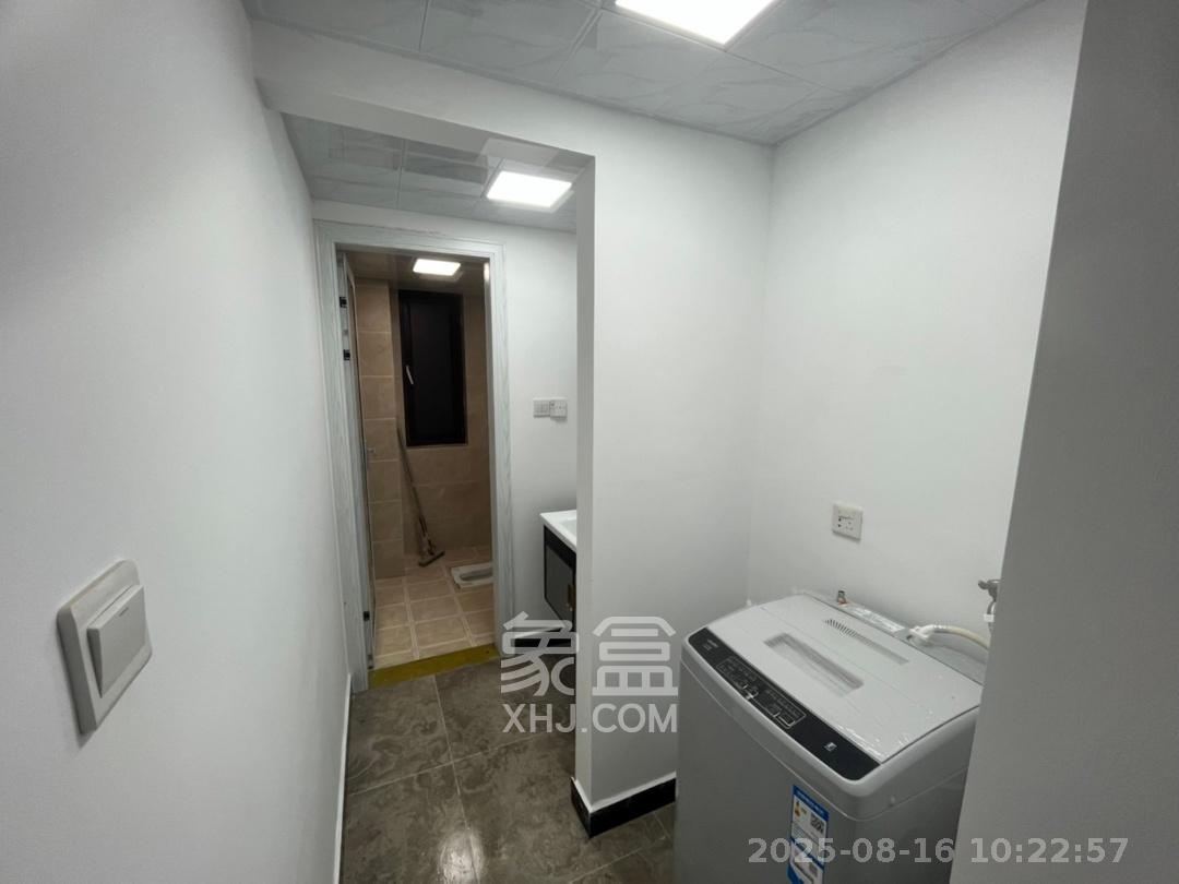 新长海广场 4室2厅2卫 3200.0元/月 新长海广场 4室2厅2卫 3200.0元/月室内图