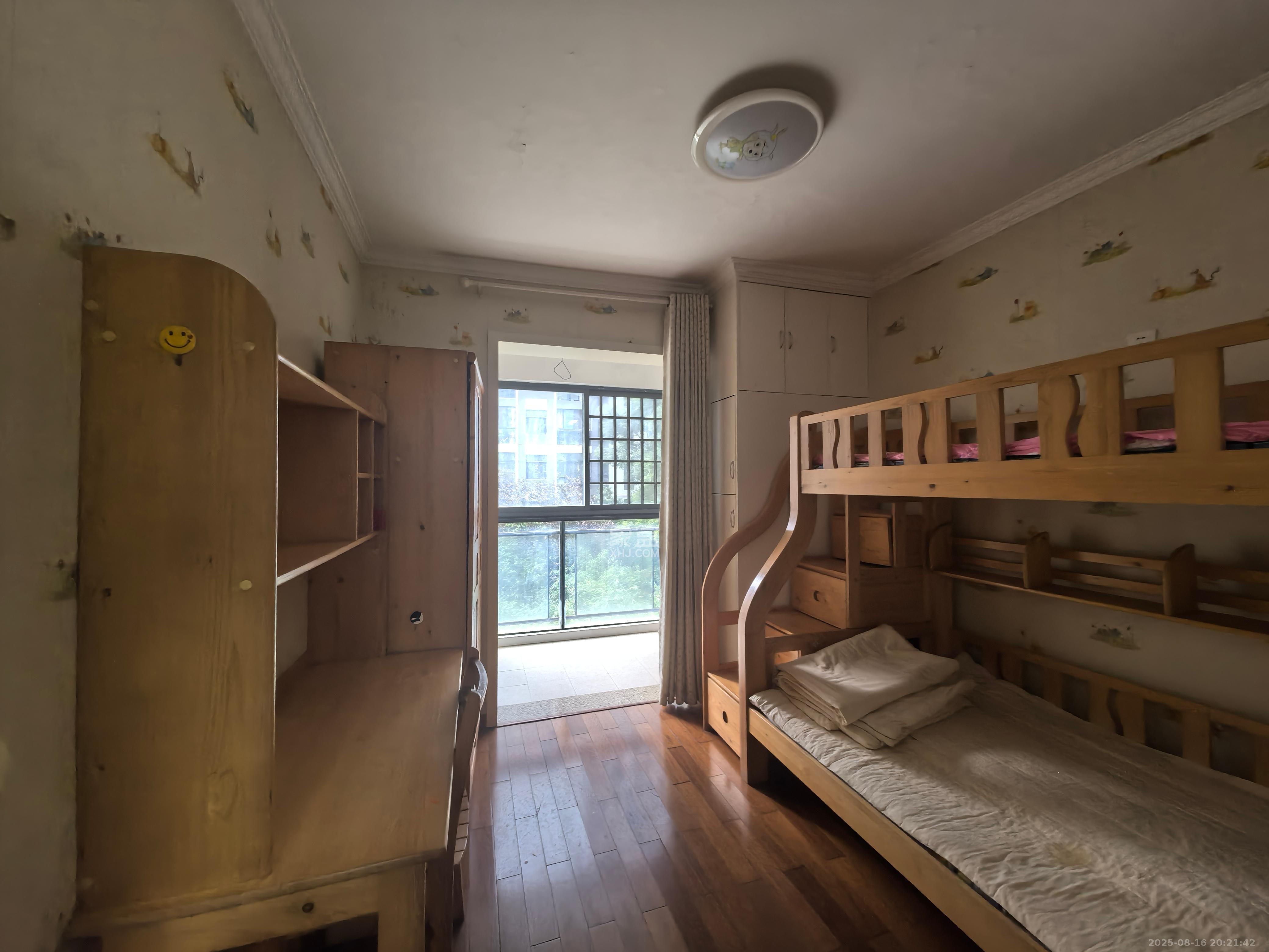 钱隆学府一、二期  1室2厅1卫    2200.0元/月室内图