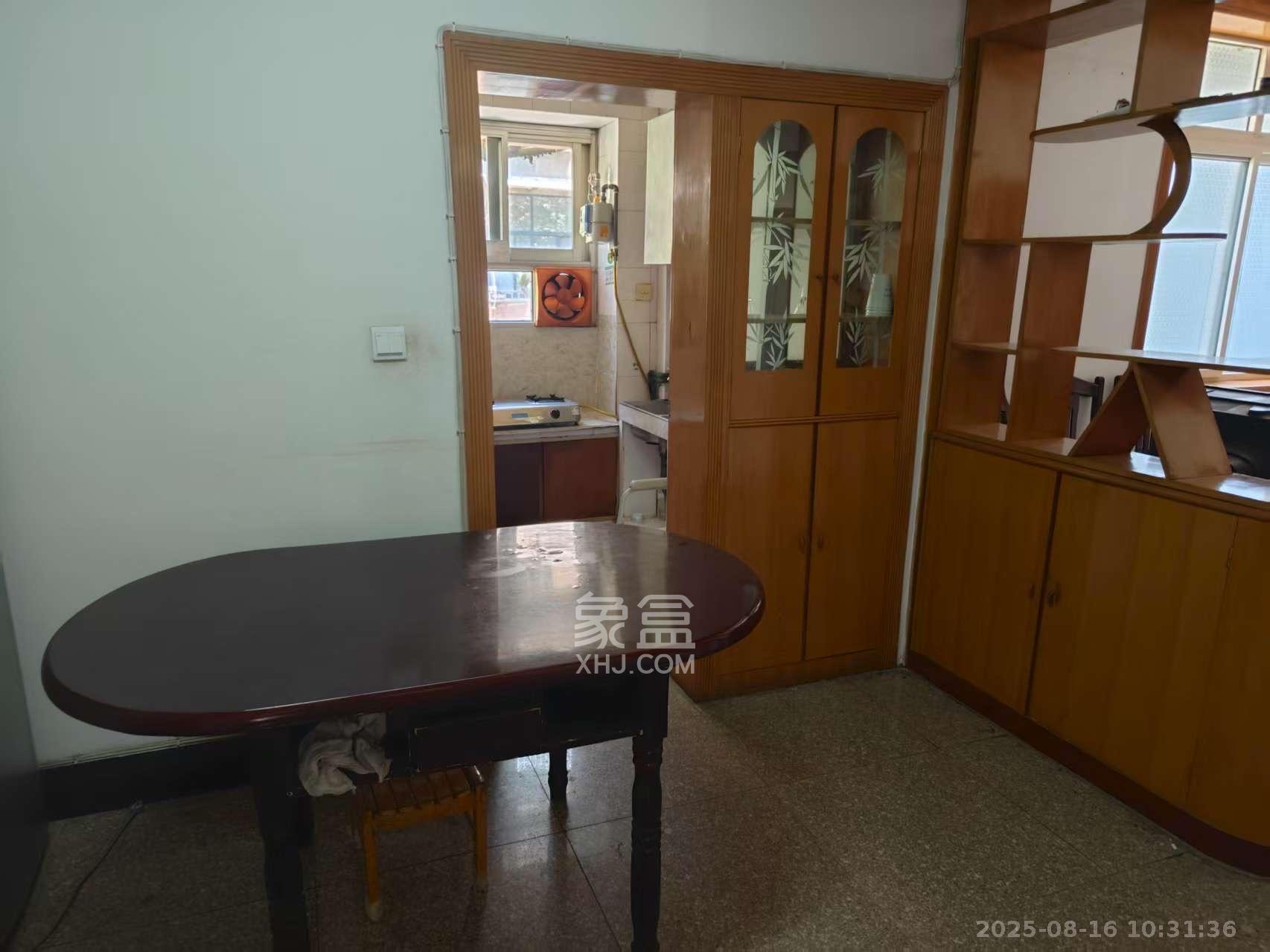 石佳冲小区 3室2厅1卫 2000.0元/月 石佳冲小区 3室2厅1卫 2000.0元/月室内图