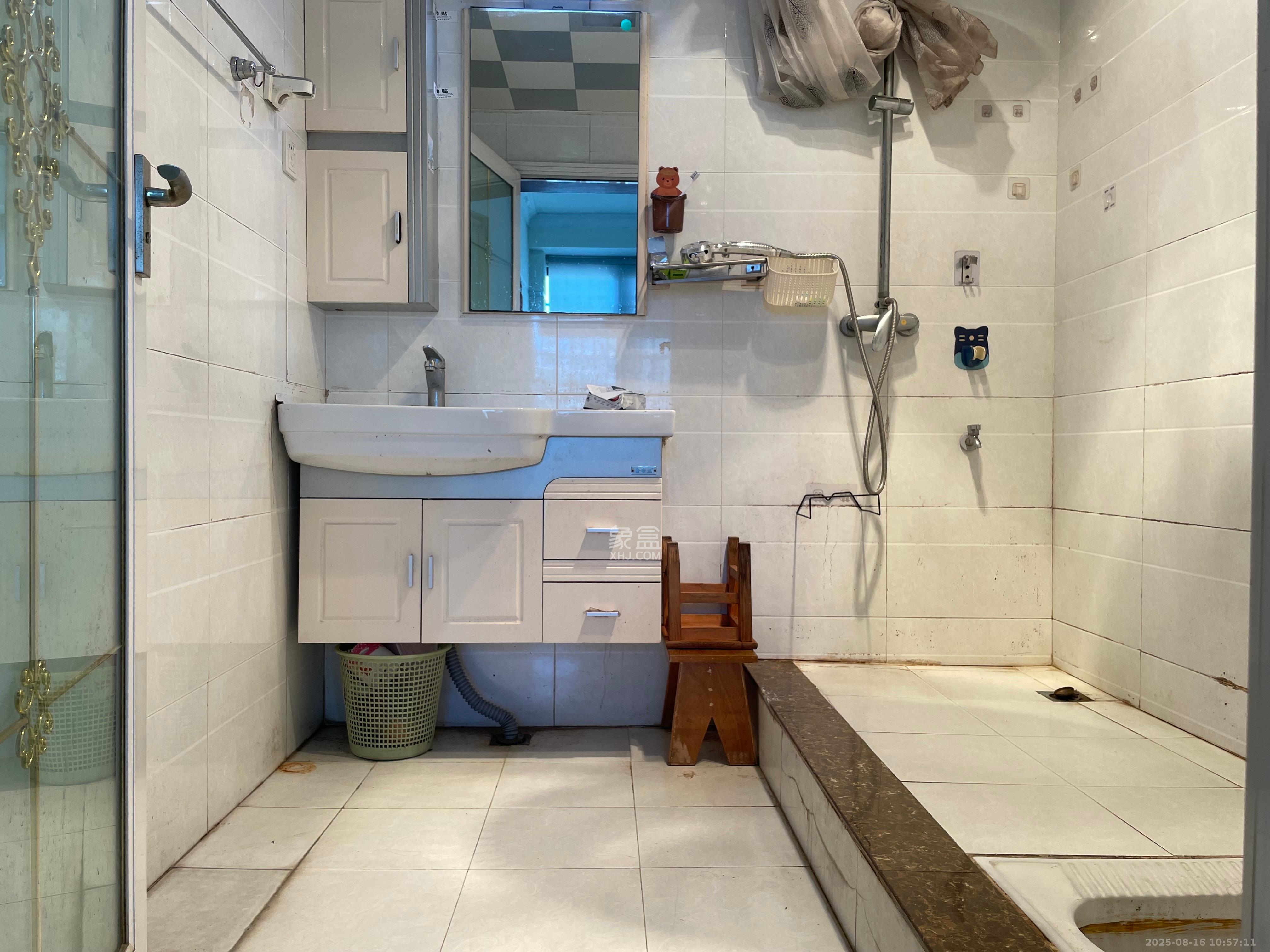 湘江世纪城咏江苑 2室2厅2卫 2100.0元/月 湘江世纪城咏江苑 2室2厅2卫 2100.0元/月室内图