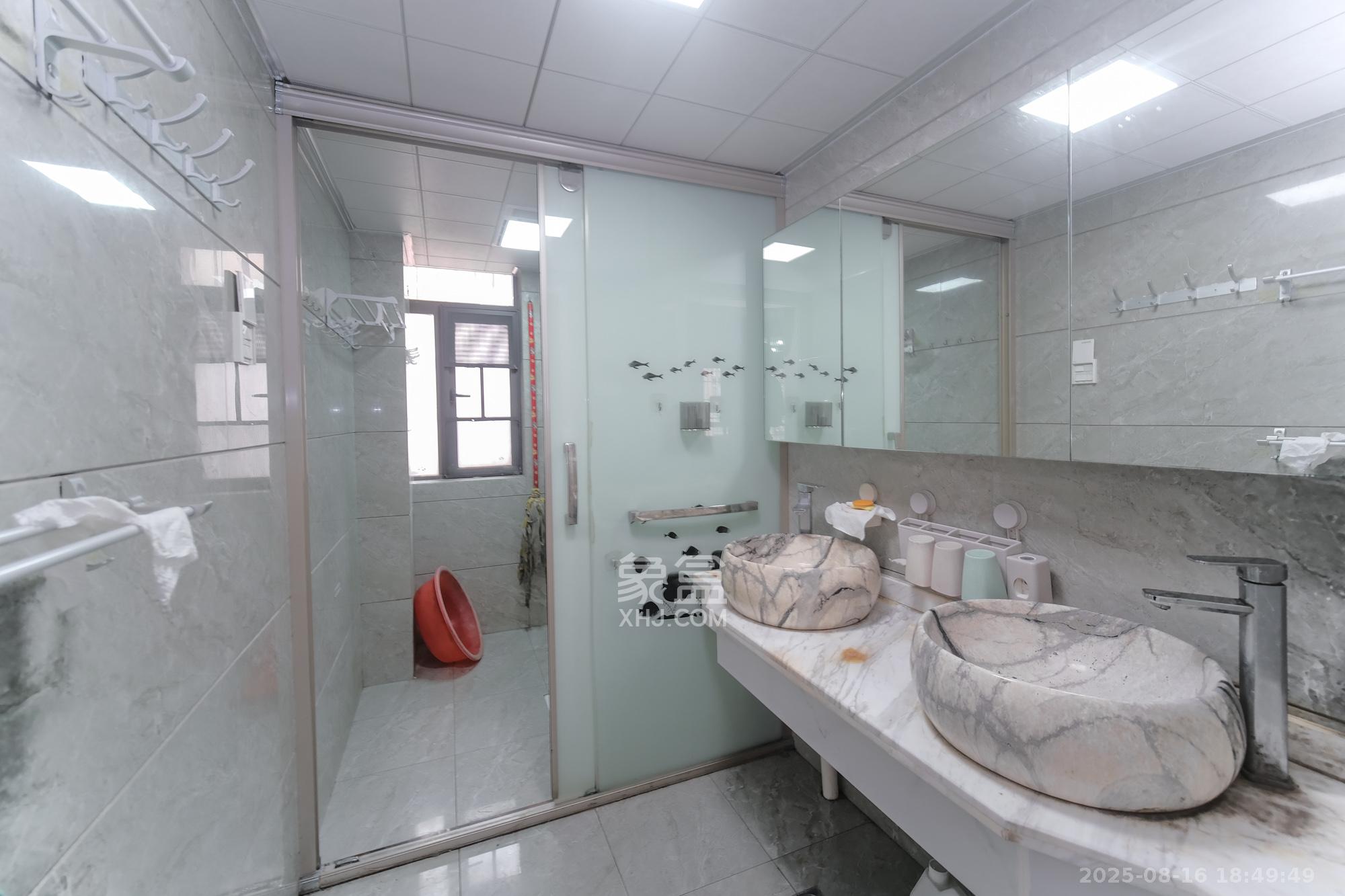 好望谷  4室2厅2卫    108.0万卫生间