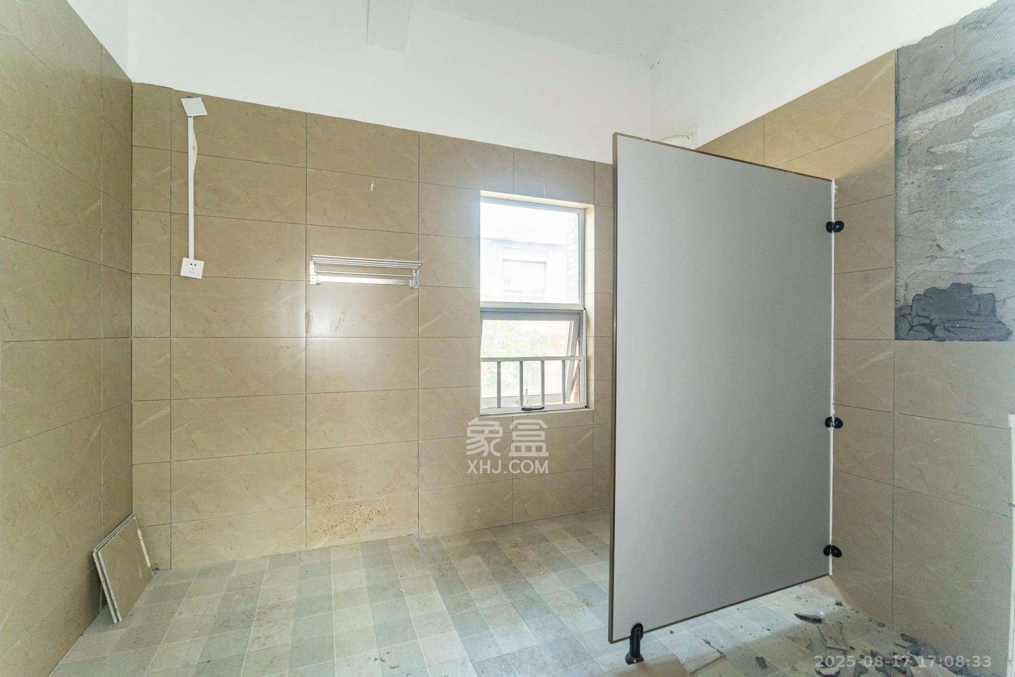 山水湾 7室2厅3卫 448.8万 山水湾 7室2厅3卫 448.8万卫生间