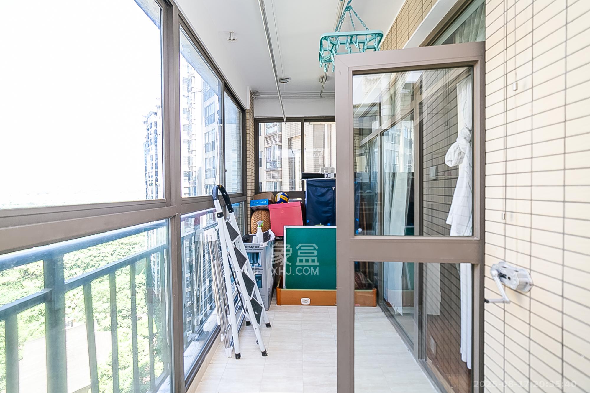 金域南外滩(望江佳园)  4室2厅2卫    210.0万 金域南外滩(望江佳园)  4室2厅2卫    210.0万阳台