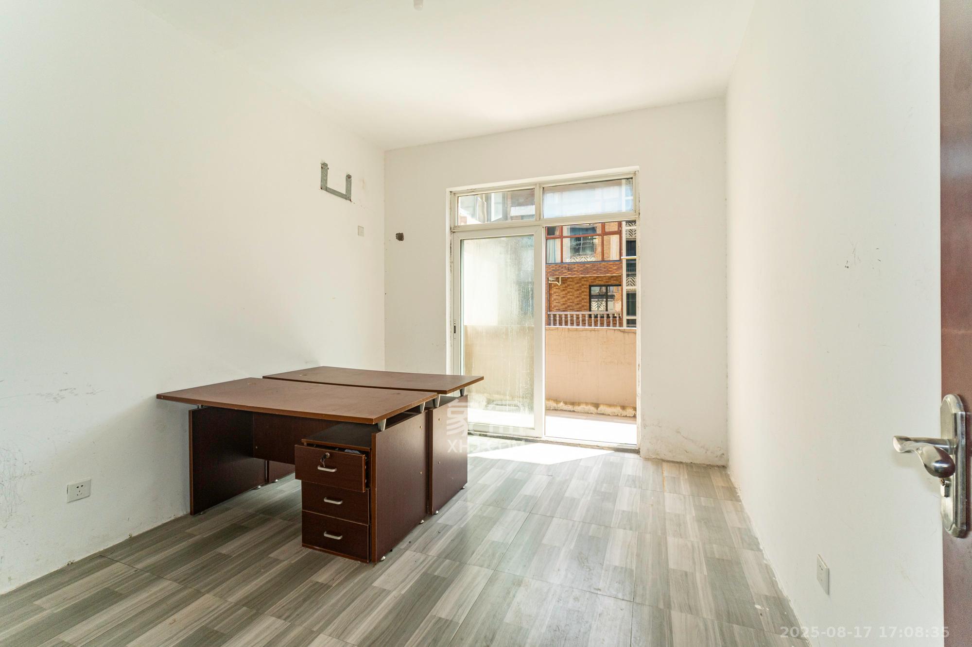 山水湾 7室2厅3卫 448.8万 山水湾 7室2厅3卫 448.8万卧室