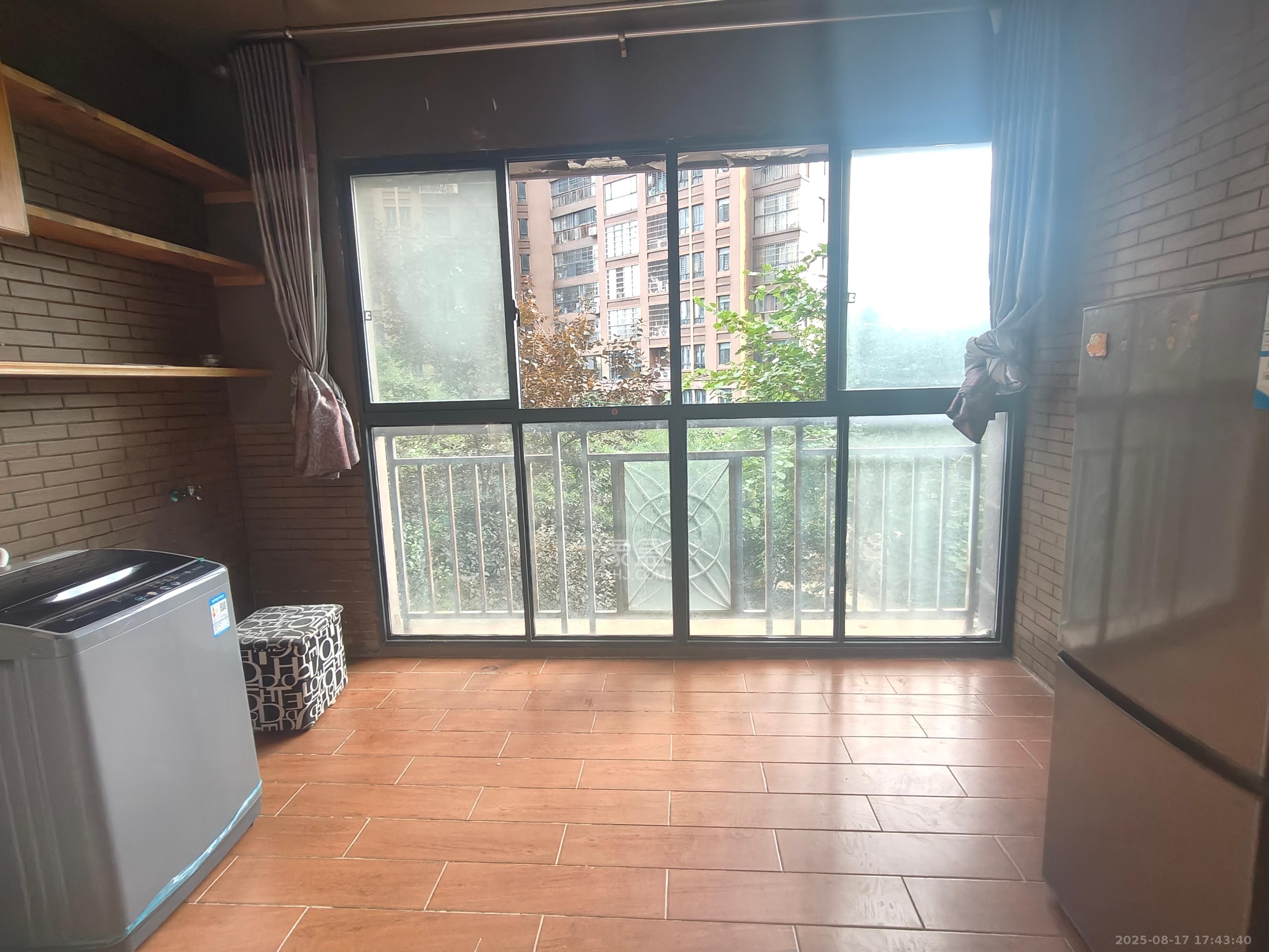 山水誉峰 2室2厅1卫 2500.0元/月 山水誉峰 2室2厅1卫 2500.0元/月室内图