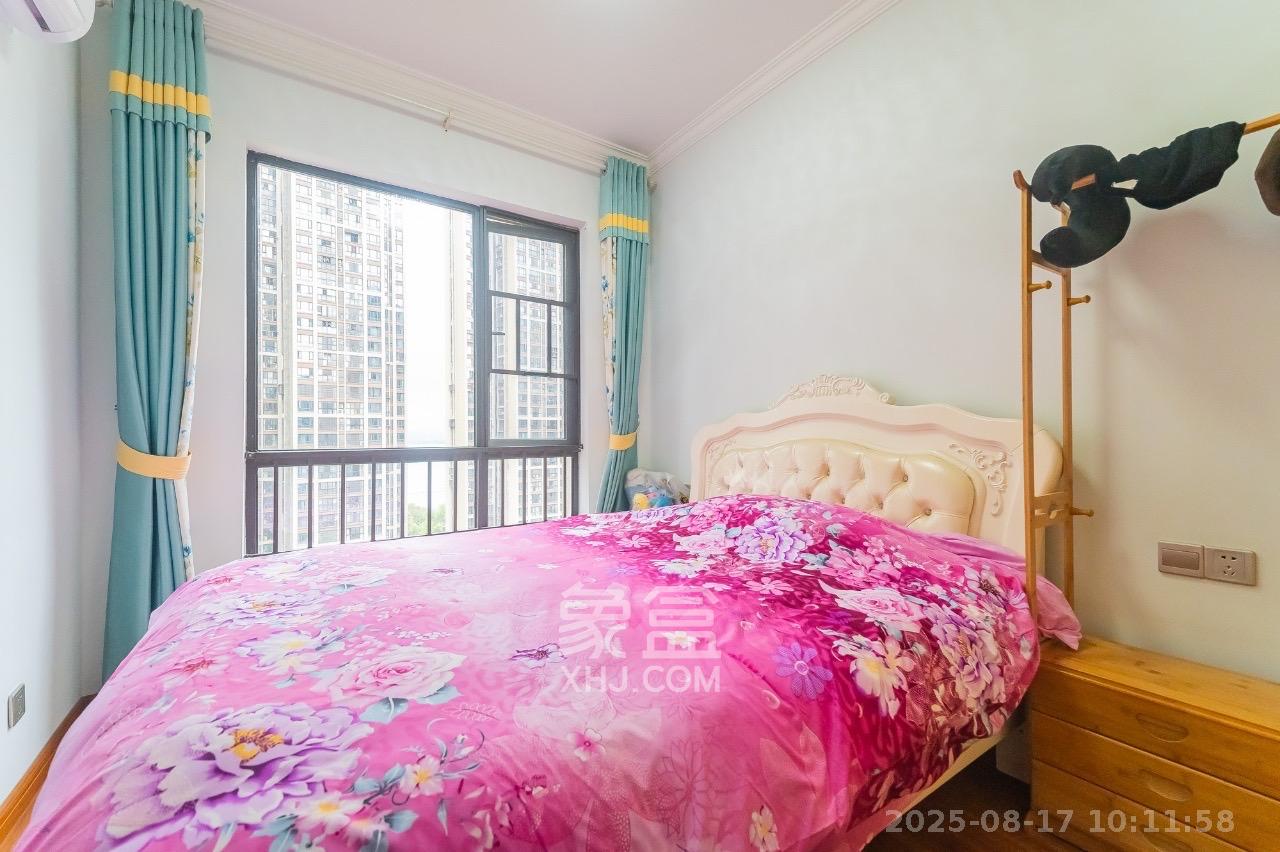 国泰九龙湾  3室2厅2卫    2600.0元/月 国泰九龙湾  3室2厅2卫    2600.0元/月室内图