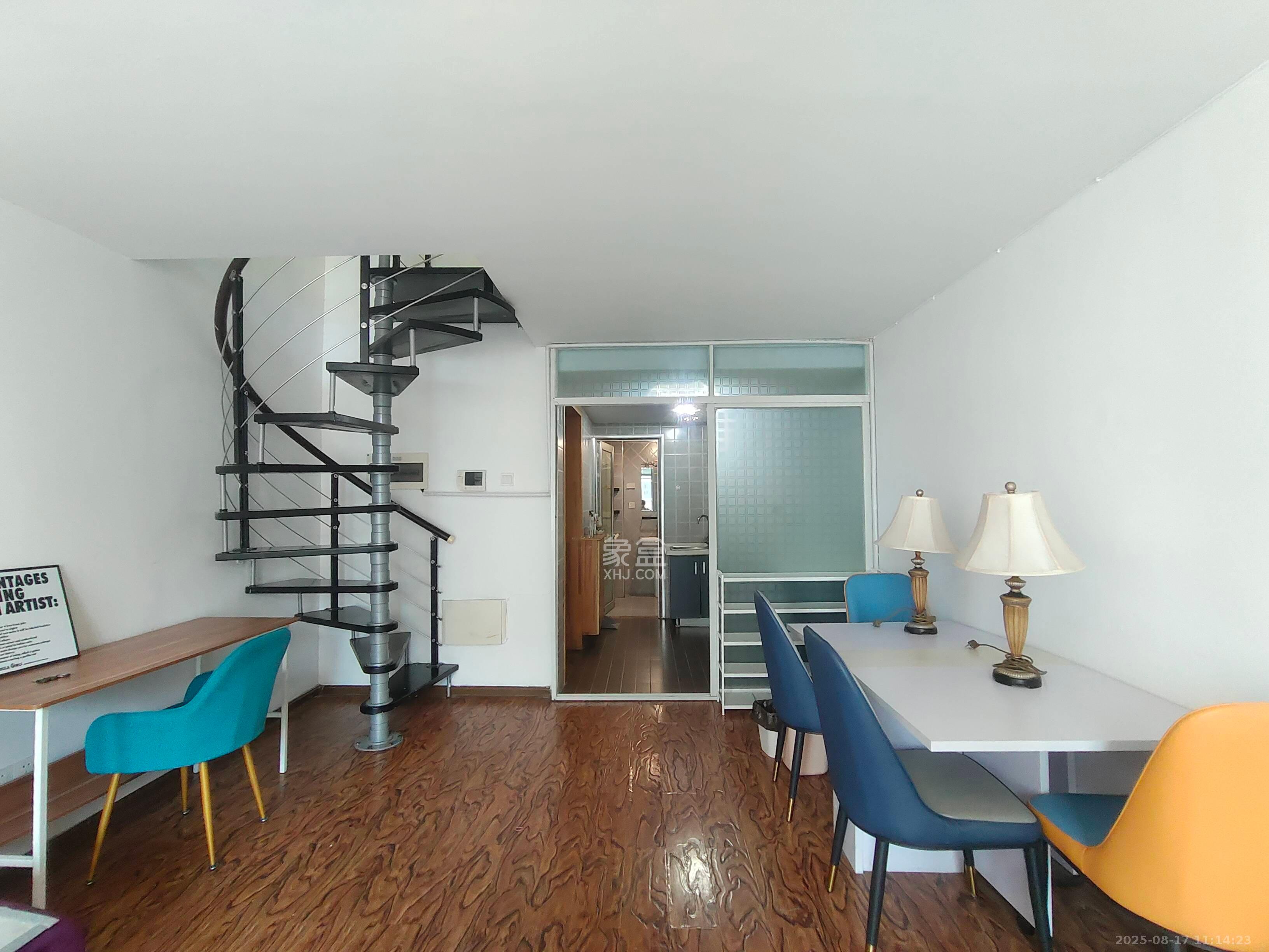 融圣国际  1室2厅1卫    2400.0元/月室内图