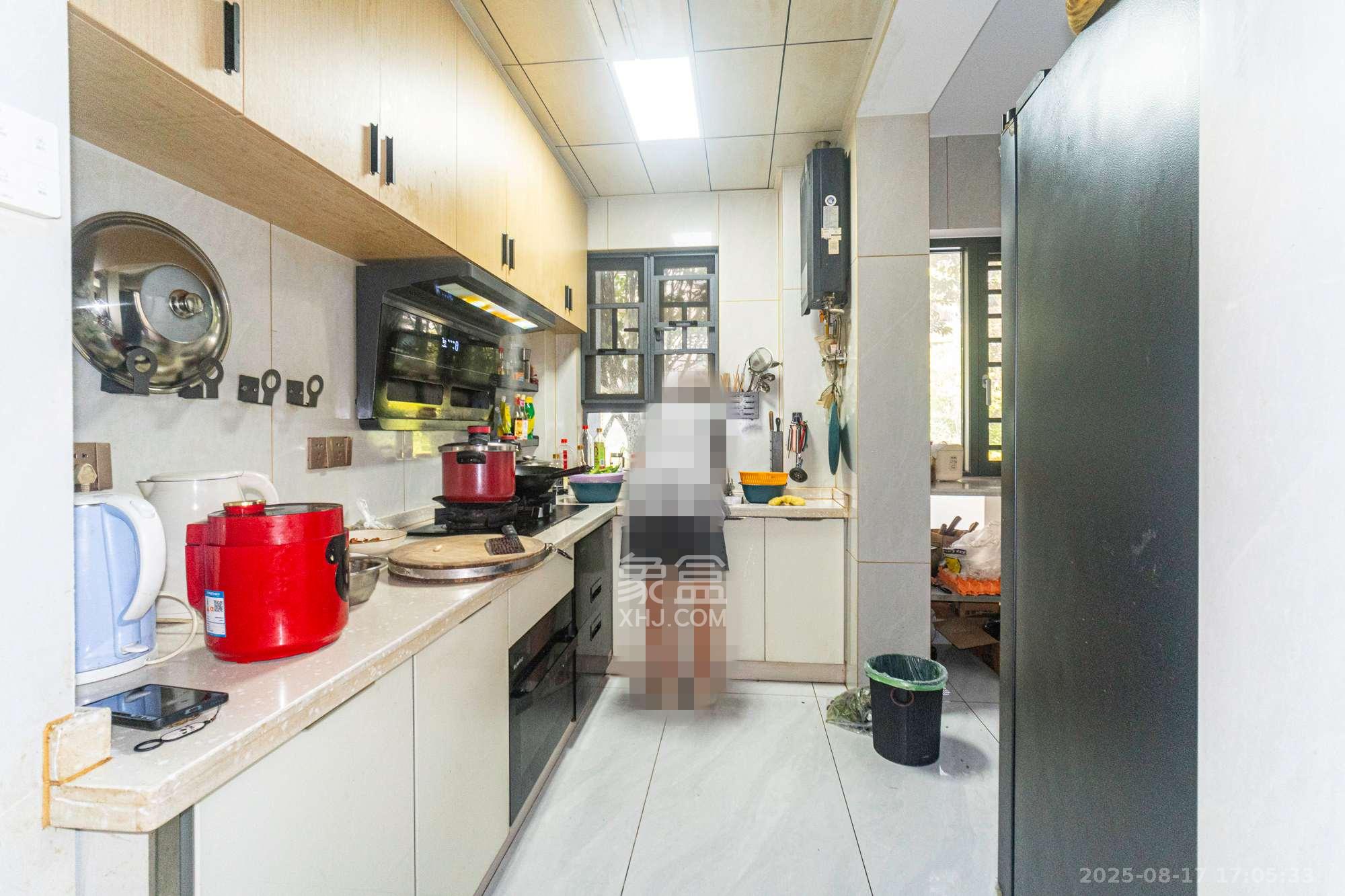 荣盛城  3室2厅2卫    81.5万厨房