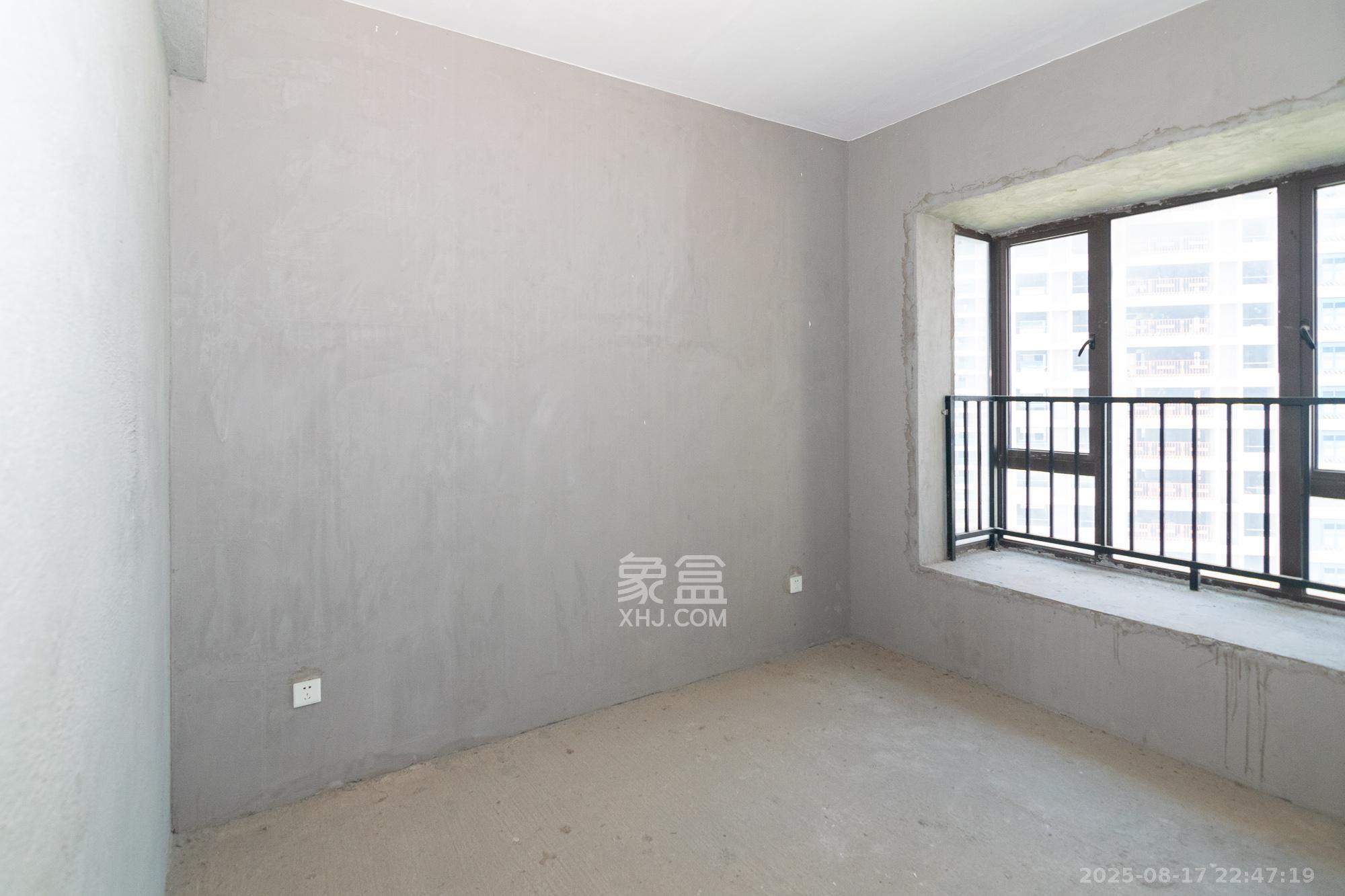 裕田奥莱小镇  3室2厅2卫    55.8万 裕田奥莱小镇  3室2厅2卫    55.8万卧室