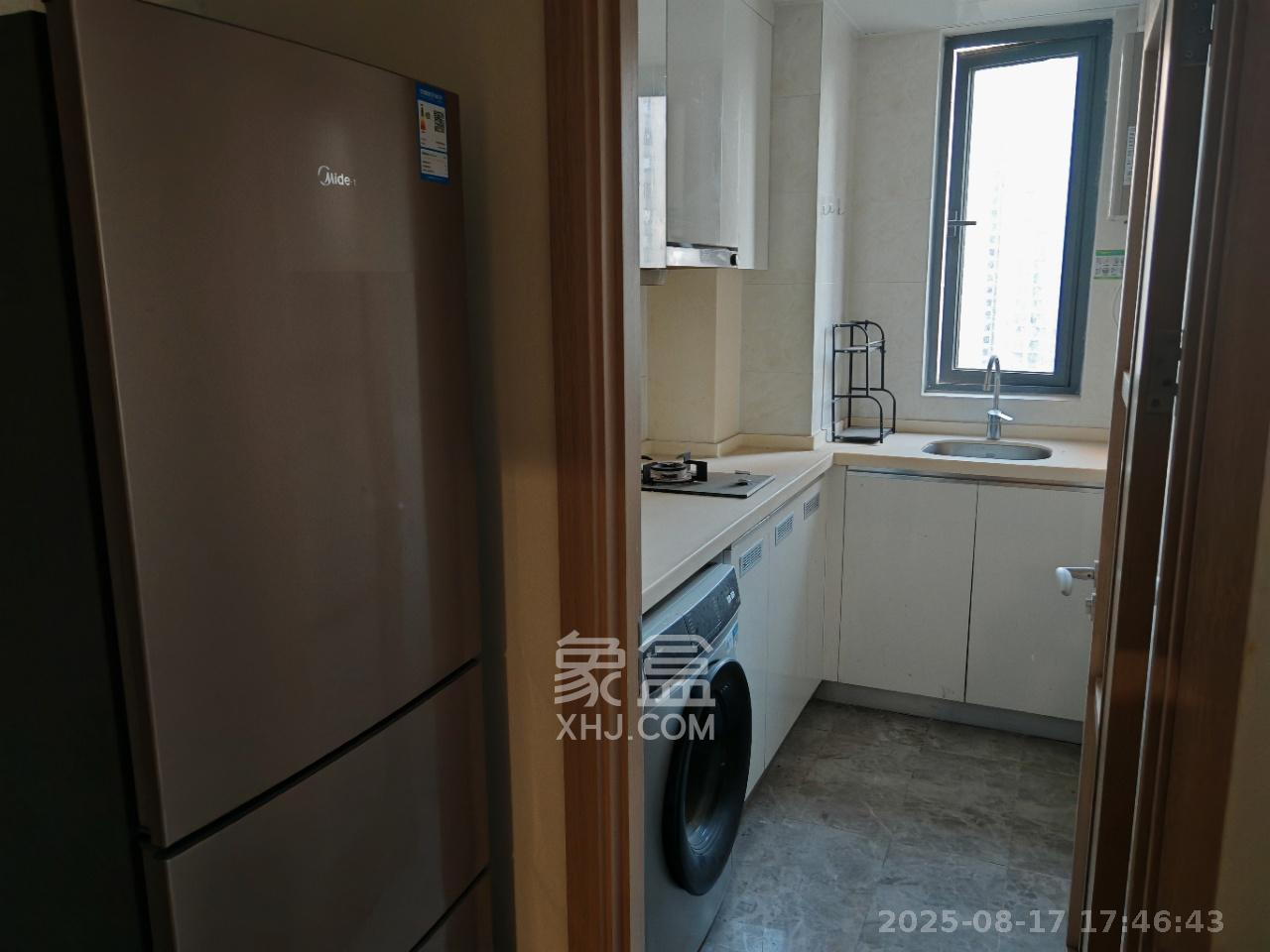 卓越浅水湾  1室0厅0卫    2100.0元/月室内图