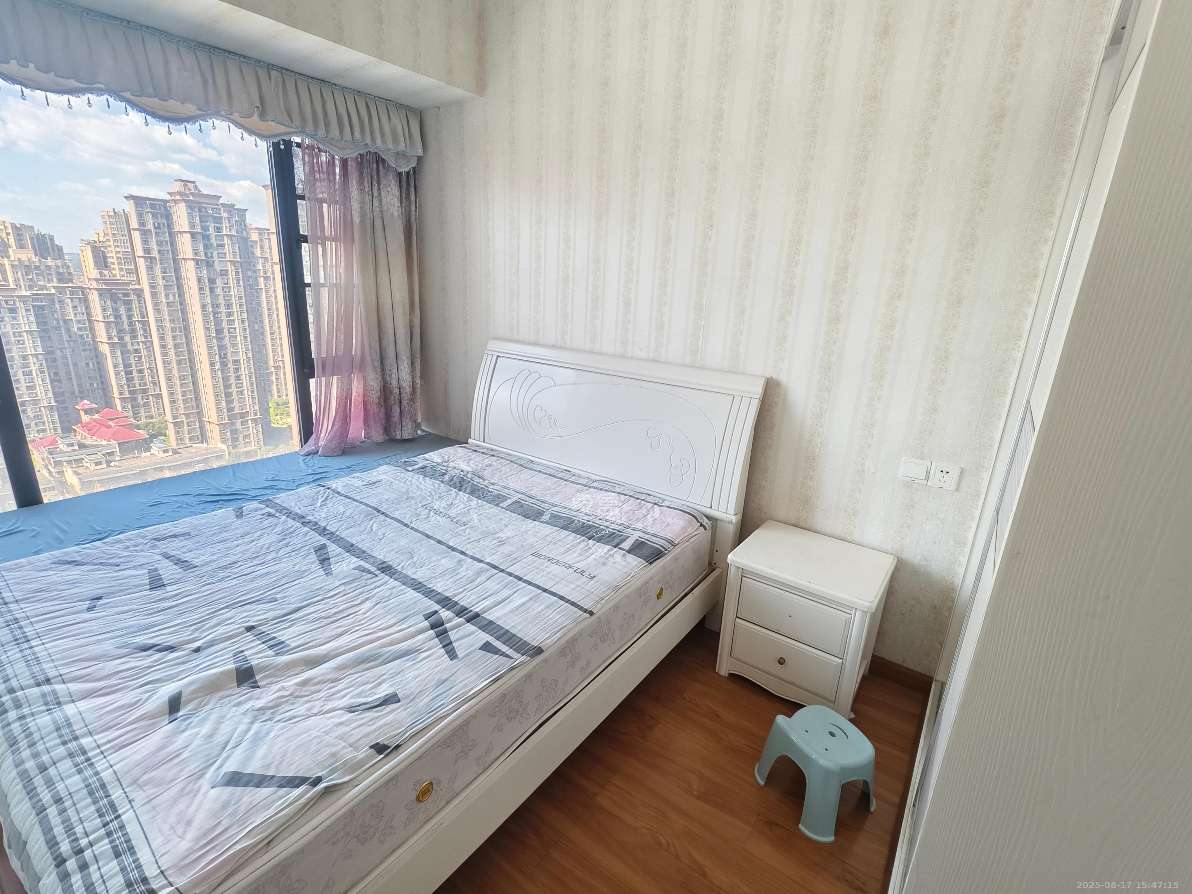 蓝山郡  3室2厅1卫    2600.0元/月 蓝山郡  3室2厅1卫    2600.0元/月室内图