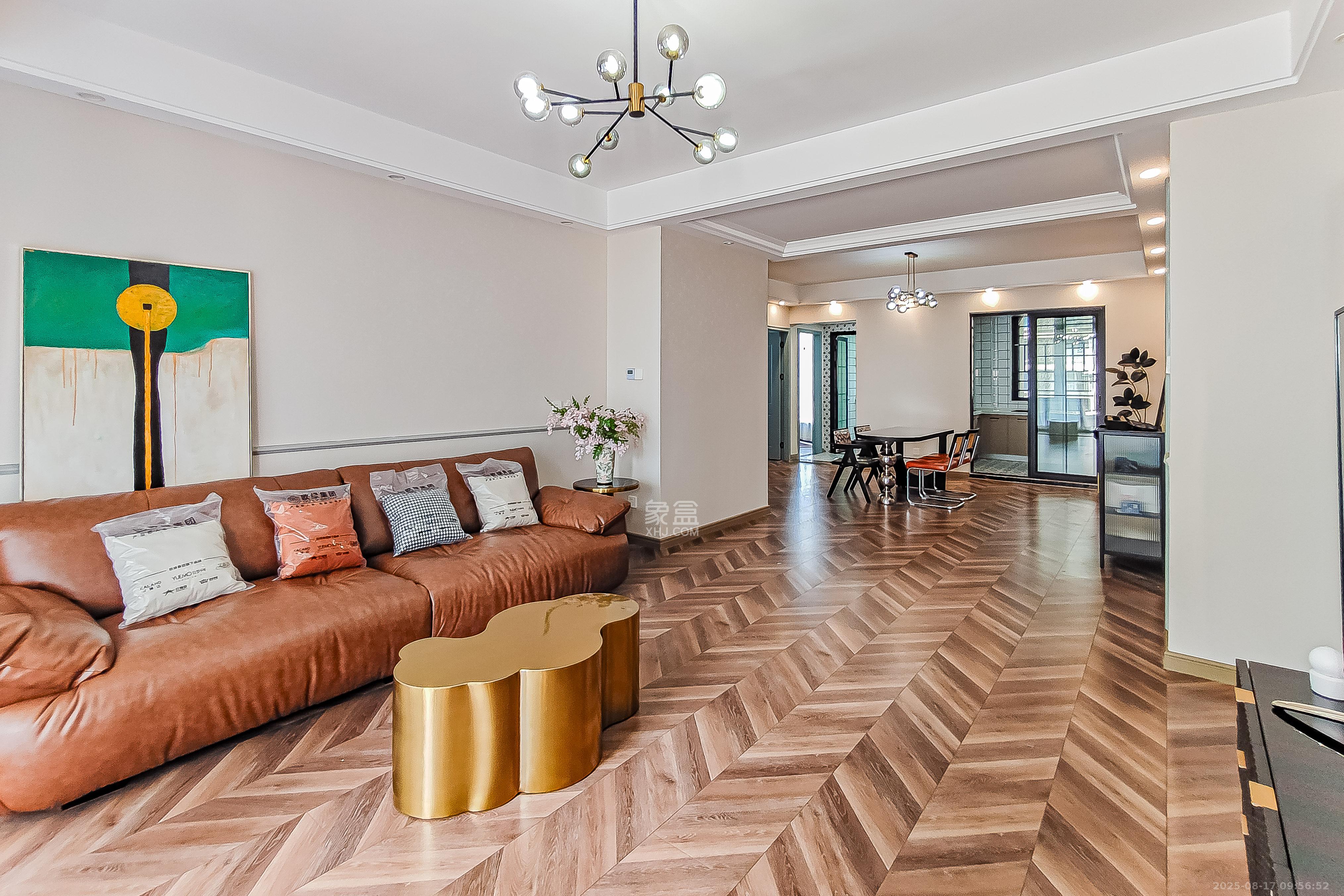 建发央玺(建发泱玺雅苑) 4室2厅2卫 320.0万 建发央玺(建发泱玺雅苑) 4室2厅2卫 320.0万客厅