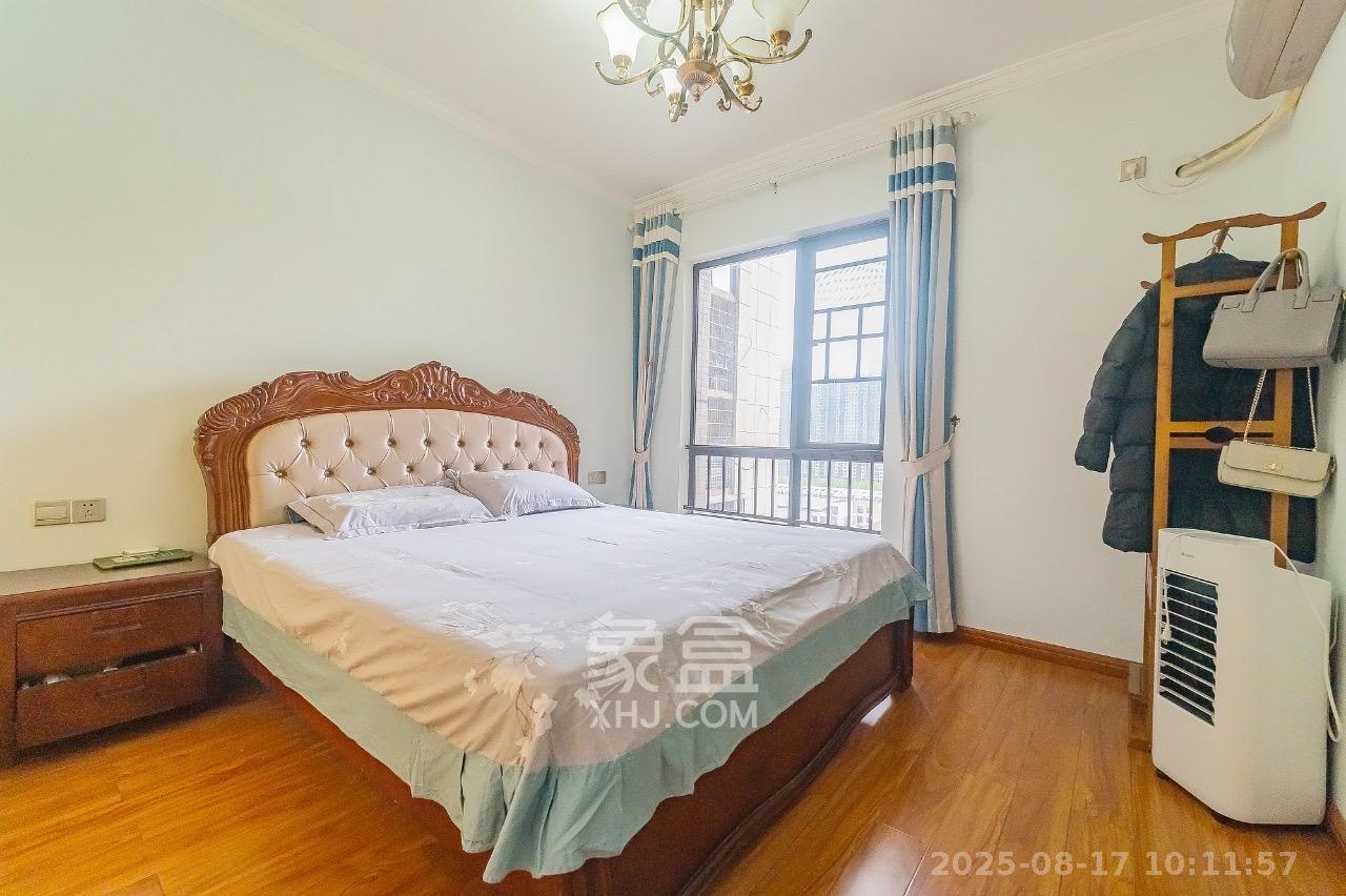 国泰九龙湾  3室2厅2卫    2600.0元/月 国泰九龙湾  3室2厅2卫    2600.0元/月室内图