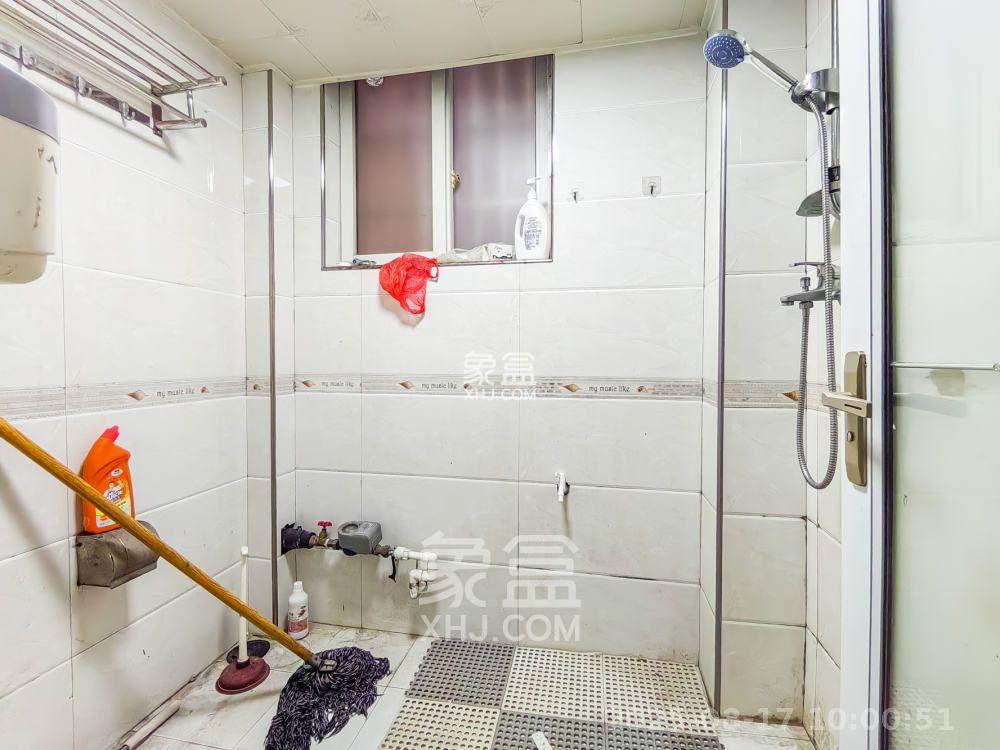 彩都公寓  3室2厅2卫   1800.00元/月室内图