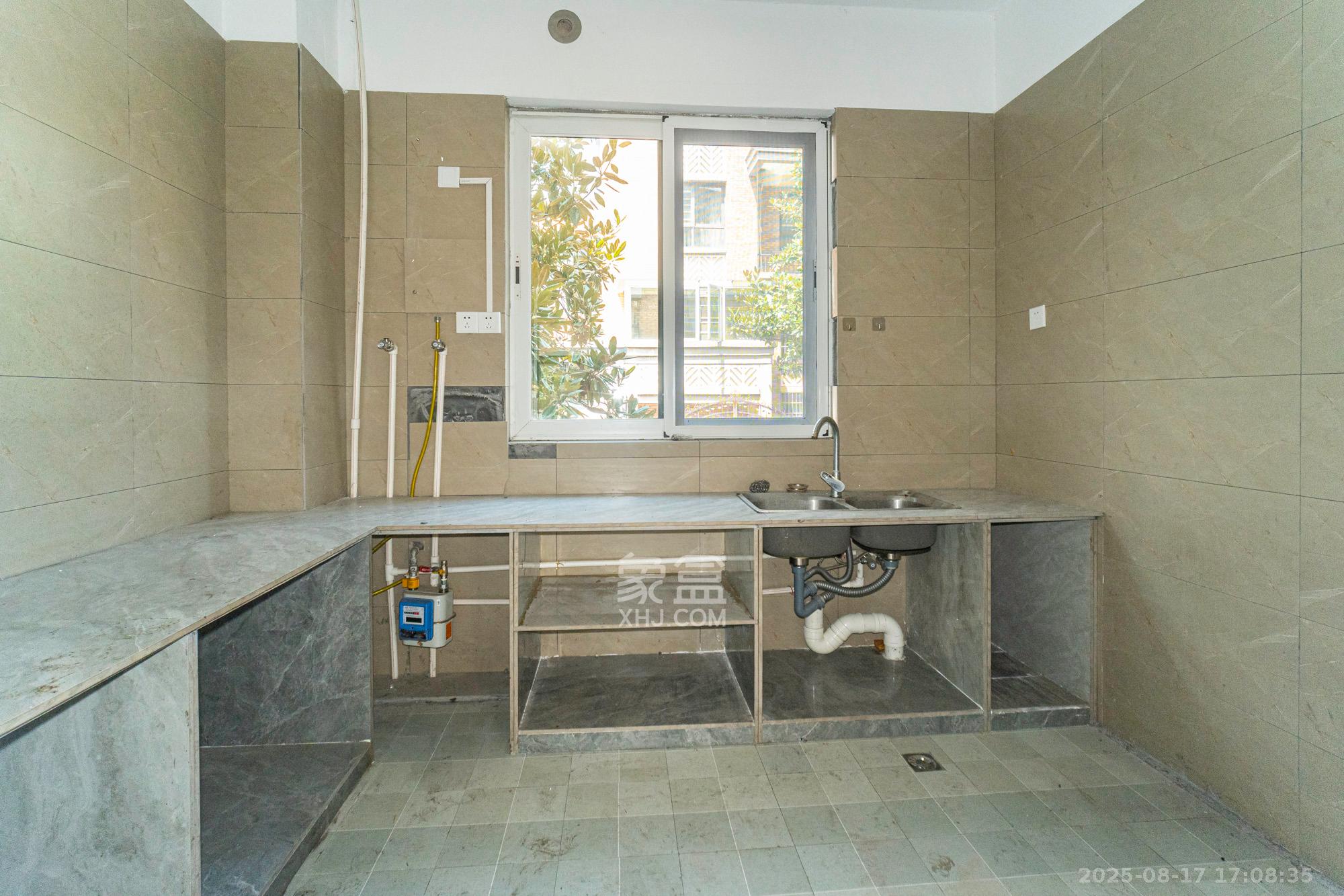 山水湾 7室2厅3卫 448.8万 山水湾 7室2厅3卫 448.8万厨房