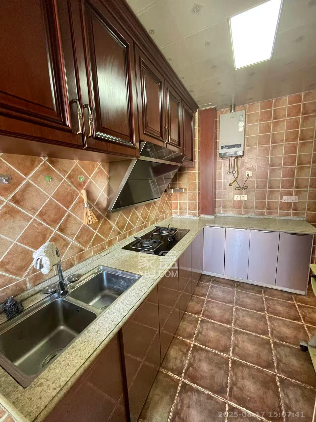 和泓梅溪四季 3室2厅2卫 2700.0元/月 和泓梅溪四季 3室2厅2卫 2700.0元/月室内图