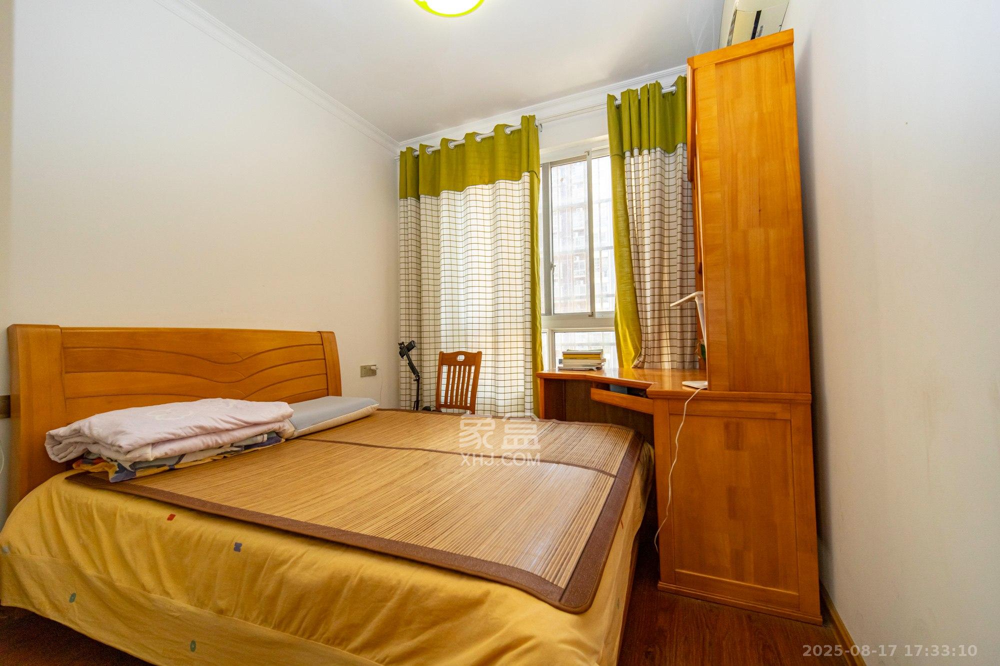 泊林晶城  3室2厅1卫    79.8万卧室