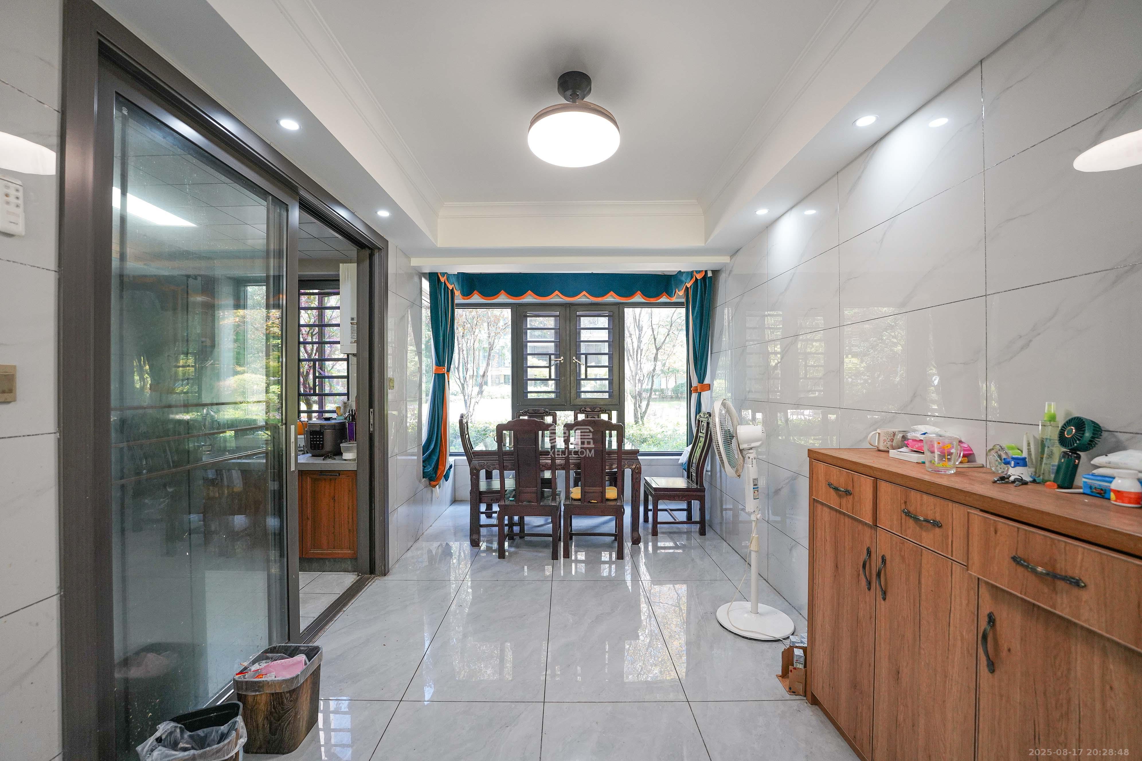 五矿万境蓝山 4室2厅2卫 139.0万 五矿万境蓝山 4室2厅2卫 139.0万客厅