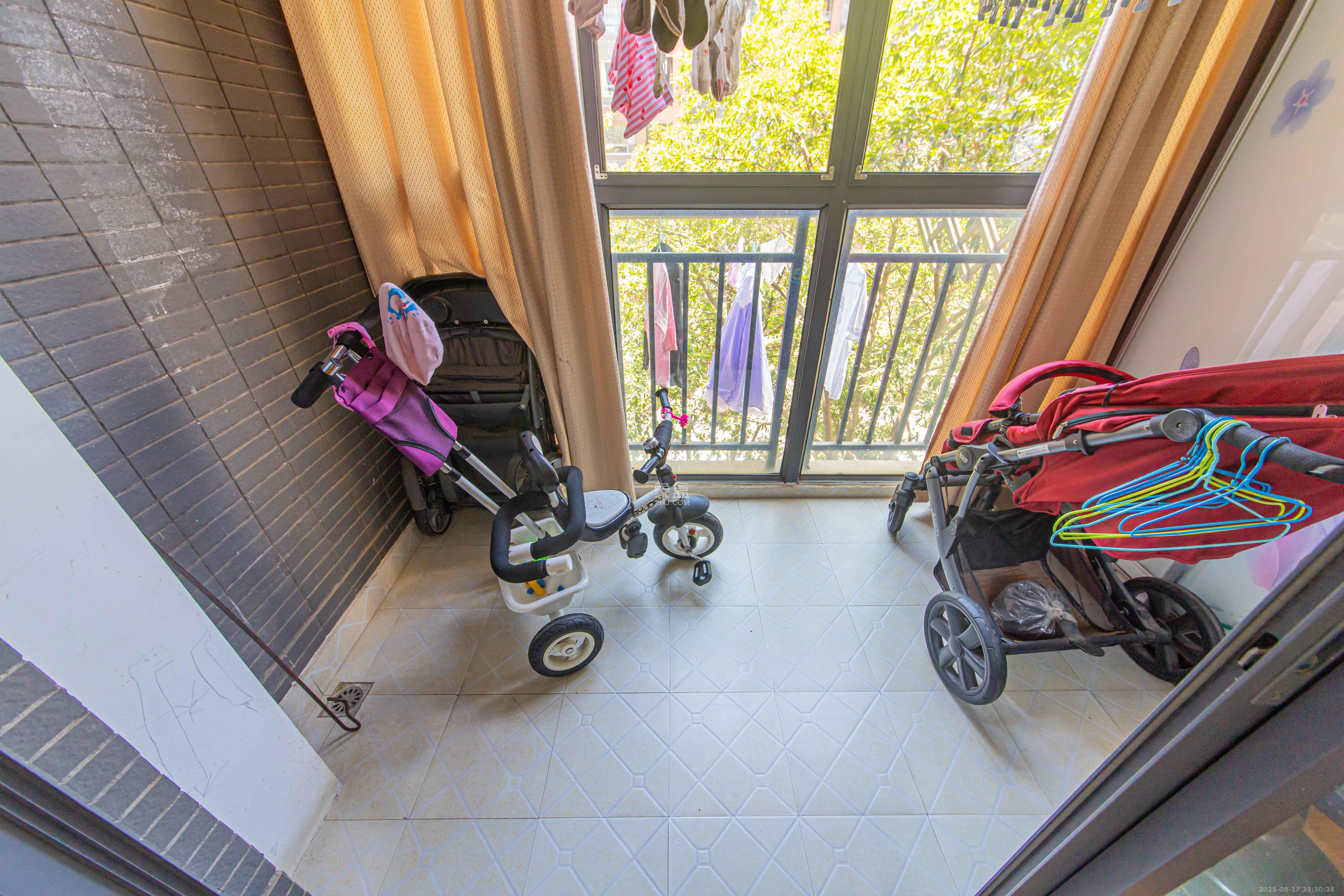 中信文化广场（中信新城二期）  1室2厅1卫    60.0万阳台