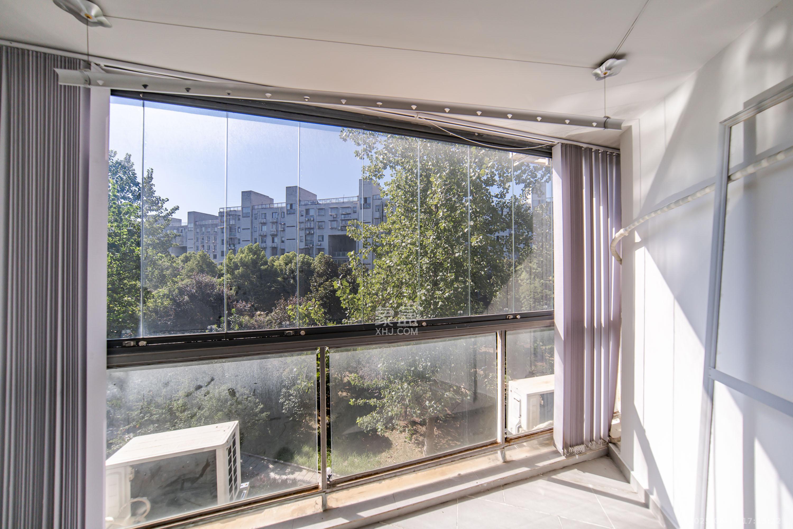 阳光100二期  2室2厅1卫    70.0万阳台