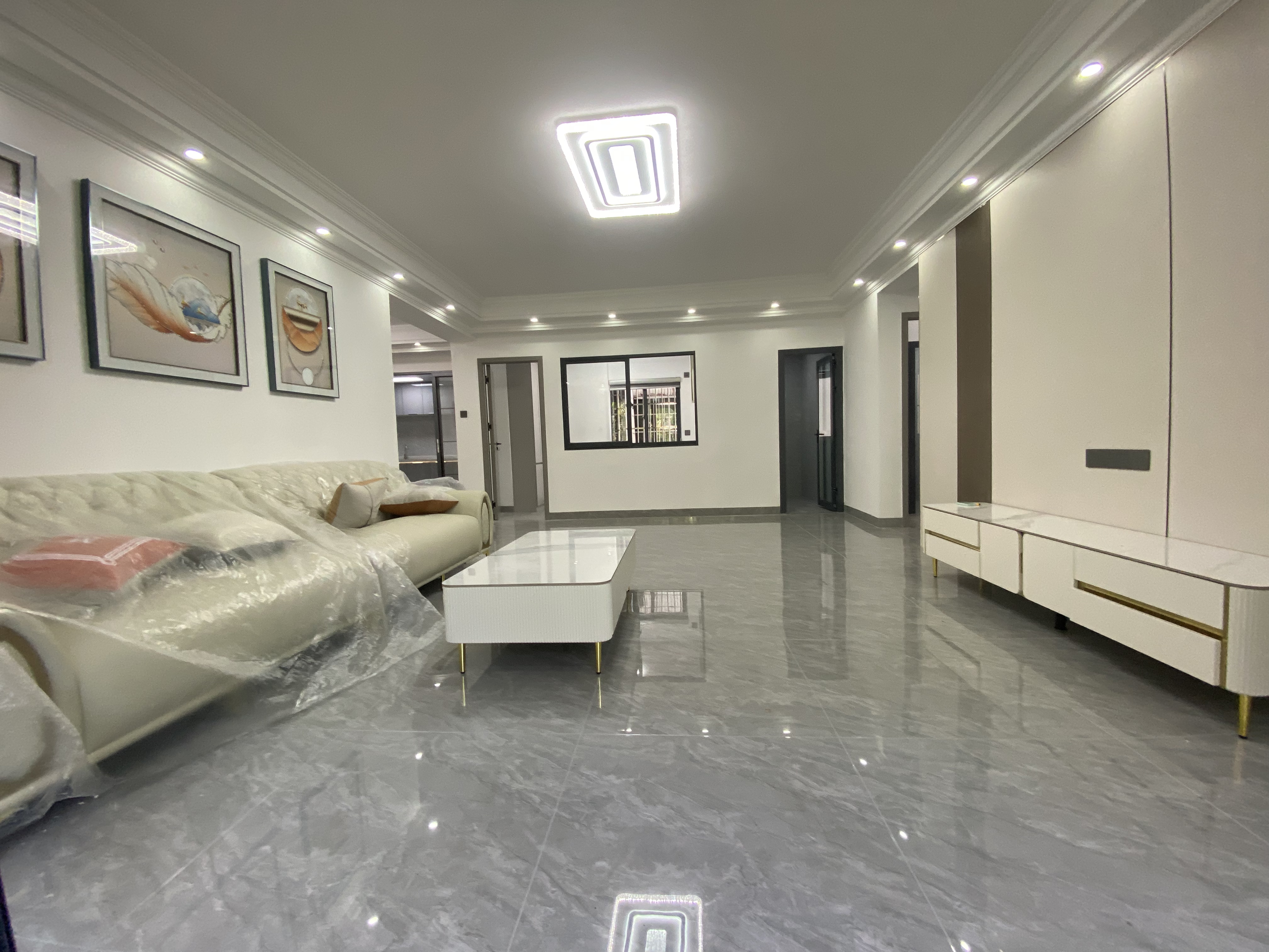 圣云大厦 4室2厅2卫 105.0万 圣云大厦 4室2厅2卫 105.0万室内图