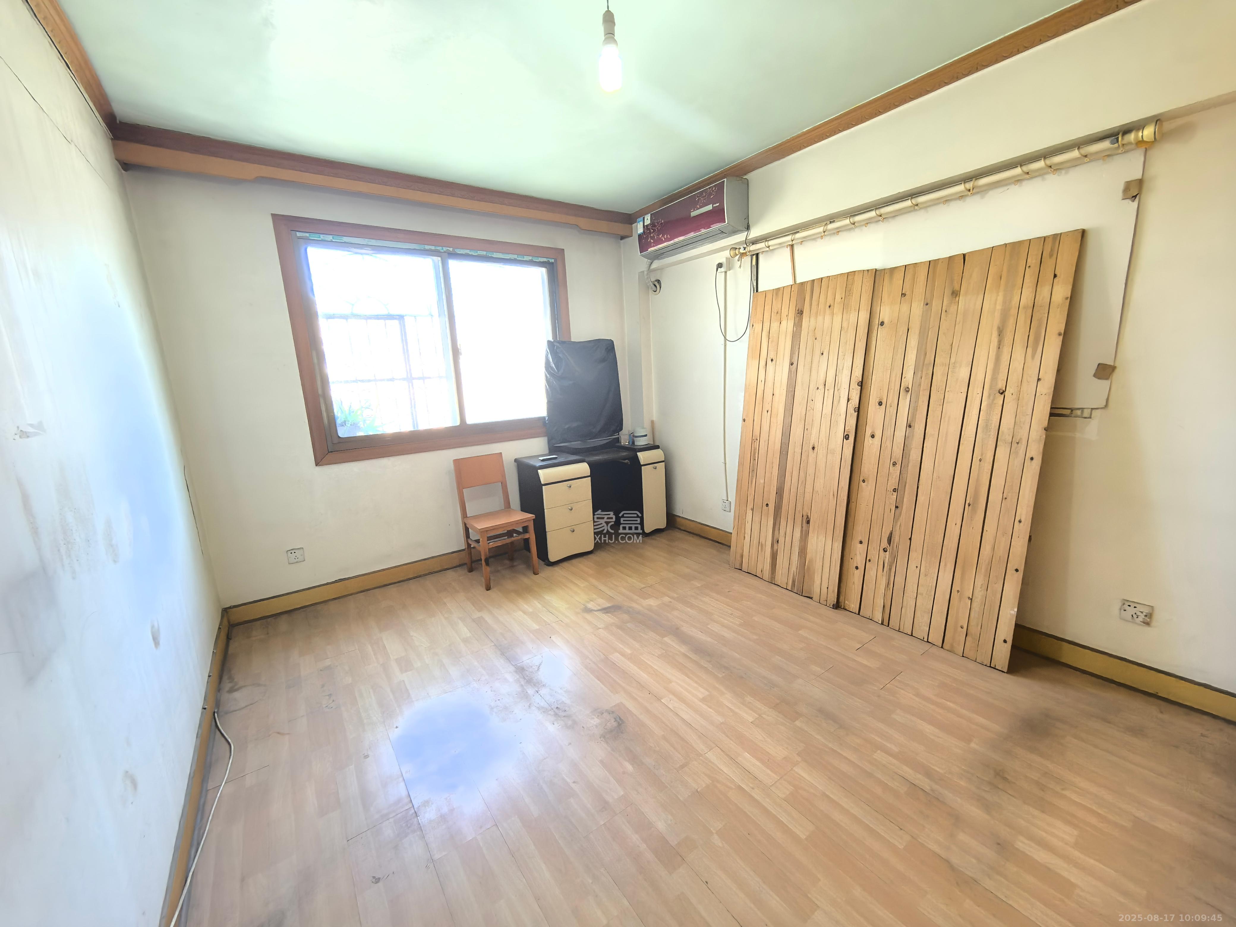 雄海花园 3室2厅2卫 2600.0元/月 雄海花园 3室2厅2卫 2600.0元/月室内图