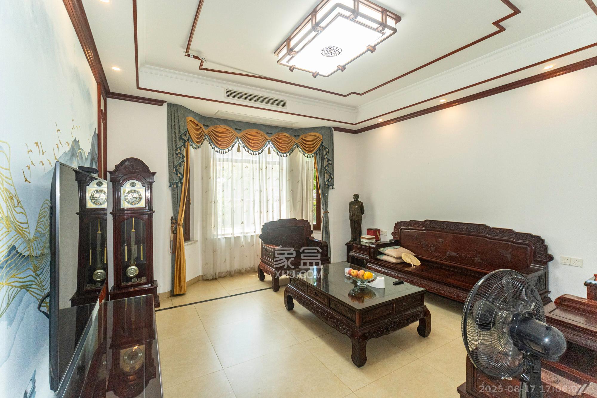 保利香槟国际  6室2厅3卫    680.0万 保利香槟国际  6室2厅3卫    680.0万