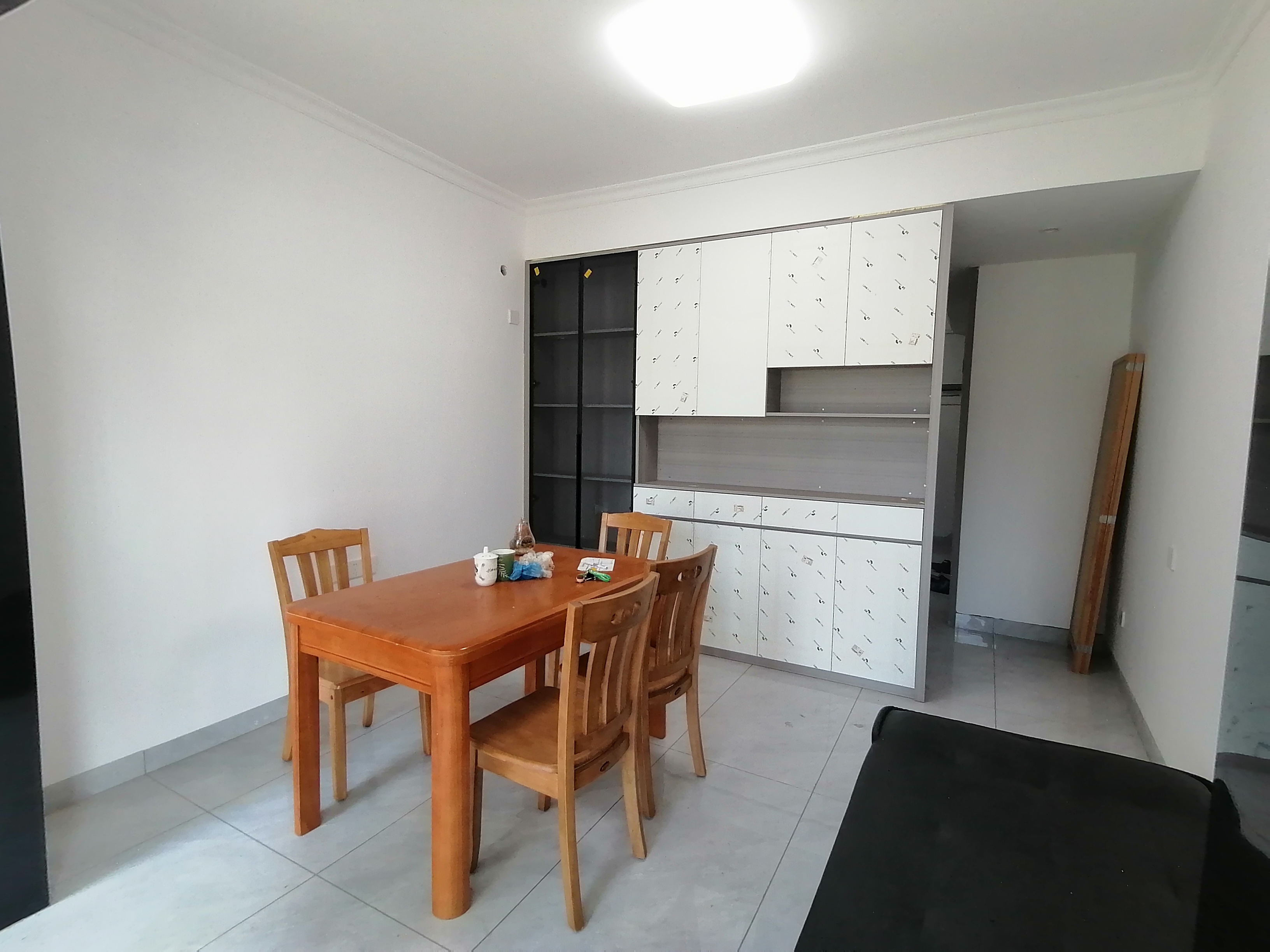 御笔华章  2室2厅1卫    1800.0元/月 御笔华章  2室2厅1卫    1800.0元/月室内图