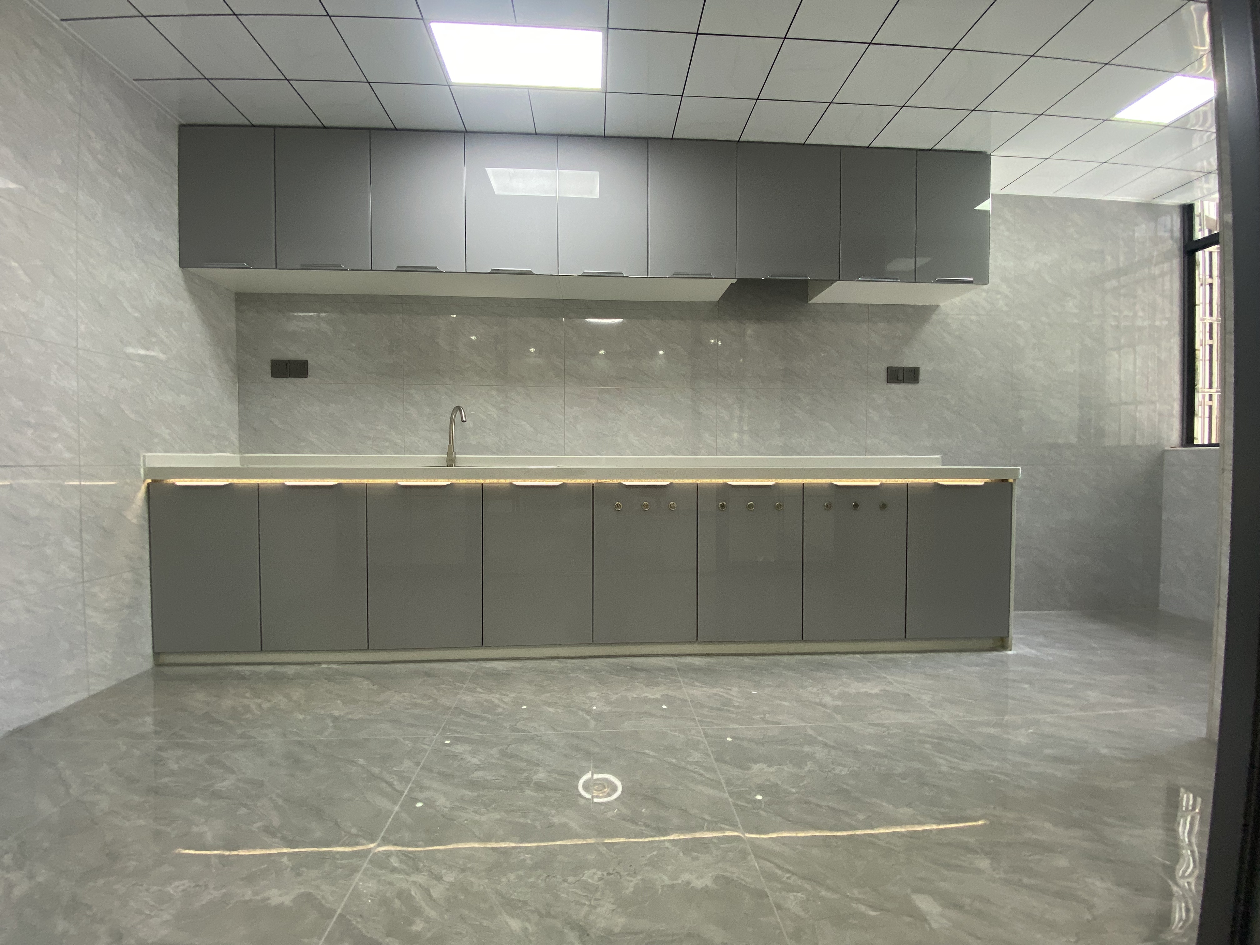 圣云大厦 4室2厅2卫 105.0万 圣云大厦 4室2厅2卫 105.0万室内图