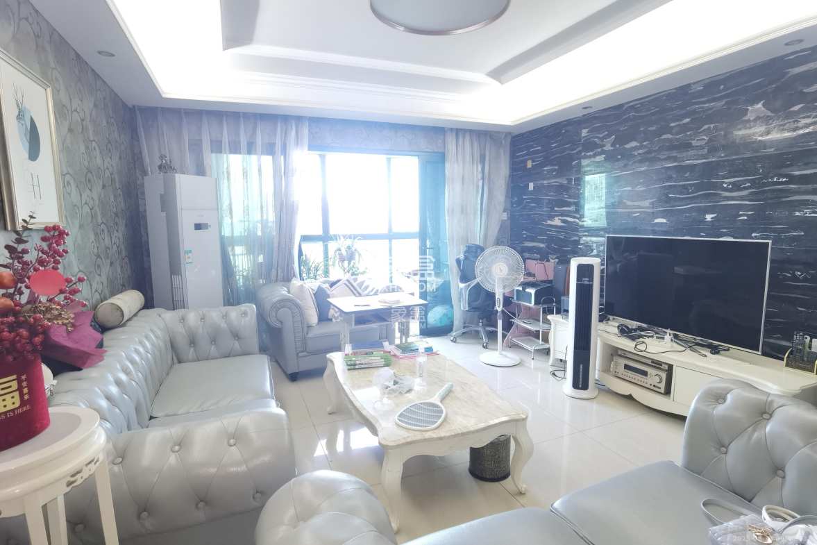 恒大华府  4室2厅2卫    4200.0元/月 恒大华府  4室2厅2卫    4200.0元/月室内图1