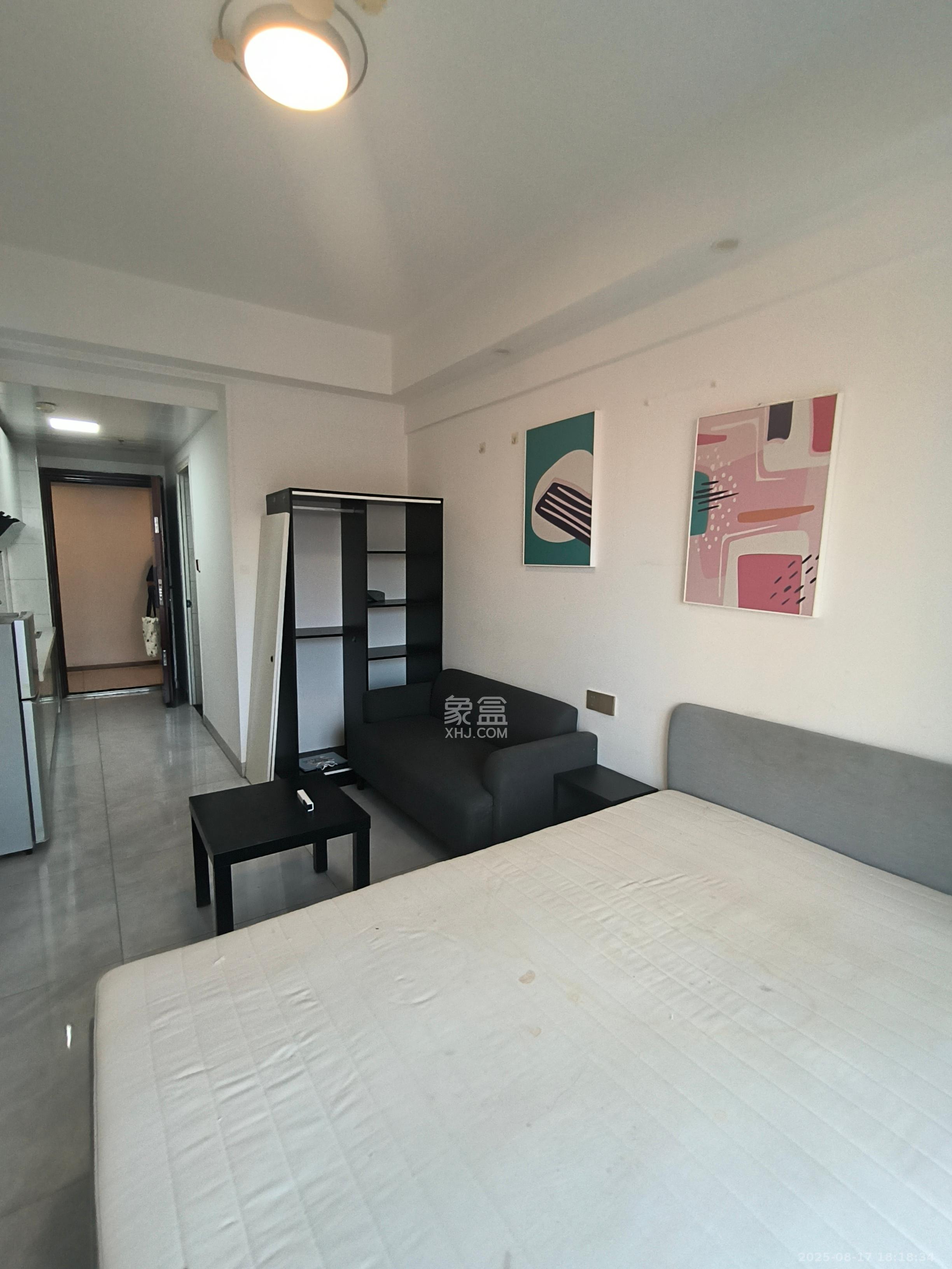 复地星光天地  1室0厅0卫    1800.0元/月 复地星光天地  1室0厅0卫    1800.0元/月