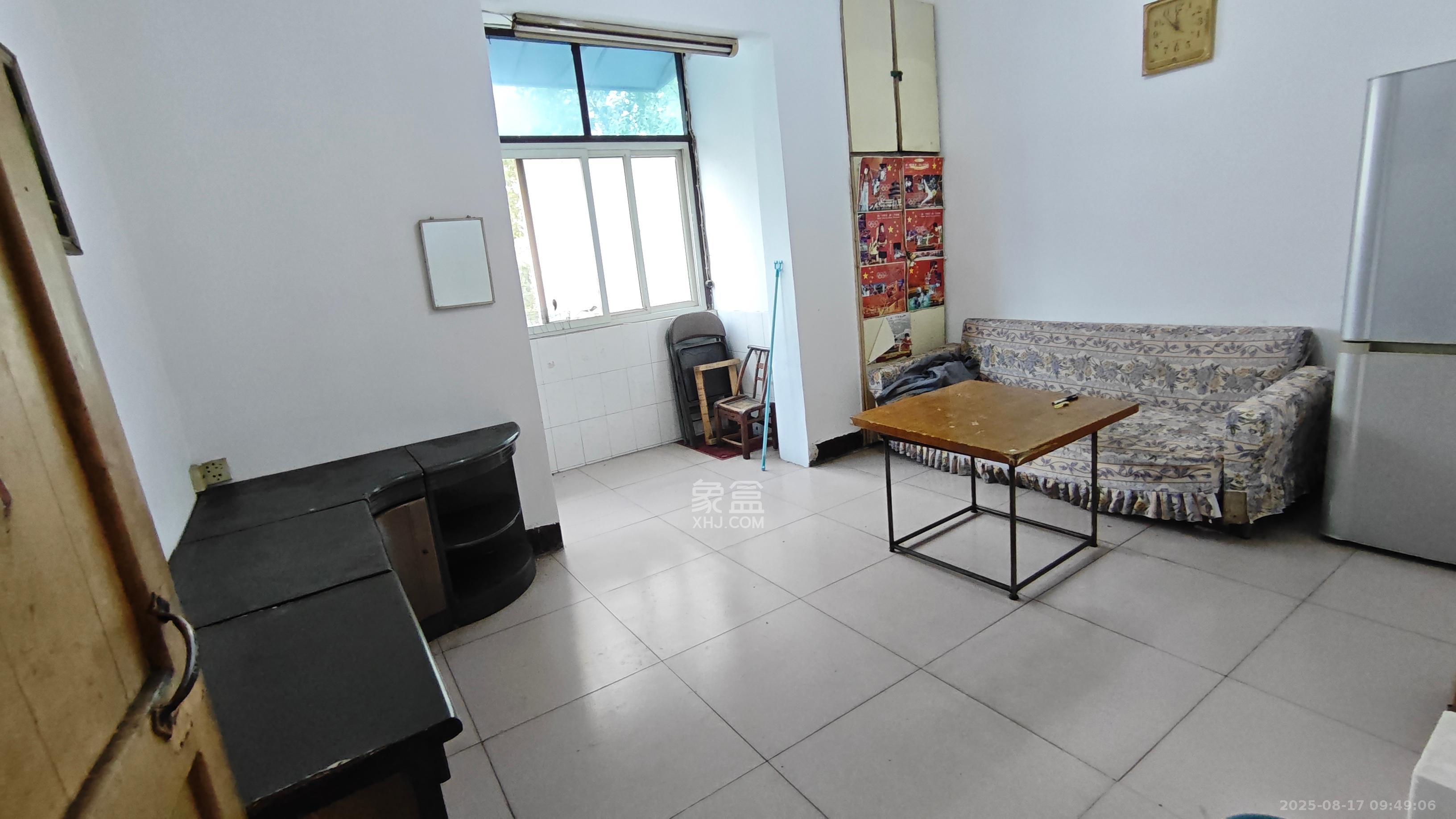 禾花村 1室1厅1卫 7.5万 禾花村 1室1厅1卫 7.5万客厅