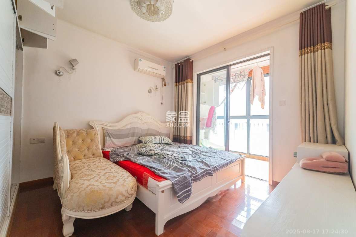 华润凤凰城二期  3室2厅1卫    2000.0元/月 华润凤凰城二期  3室2厅1卫    2000.0元/月室内图