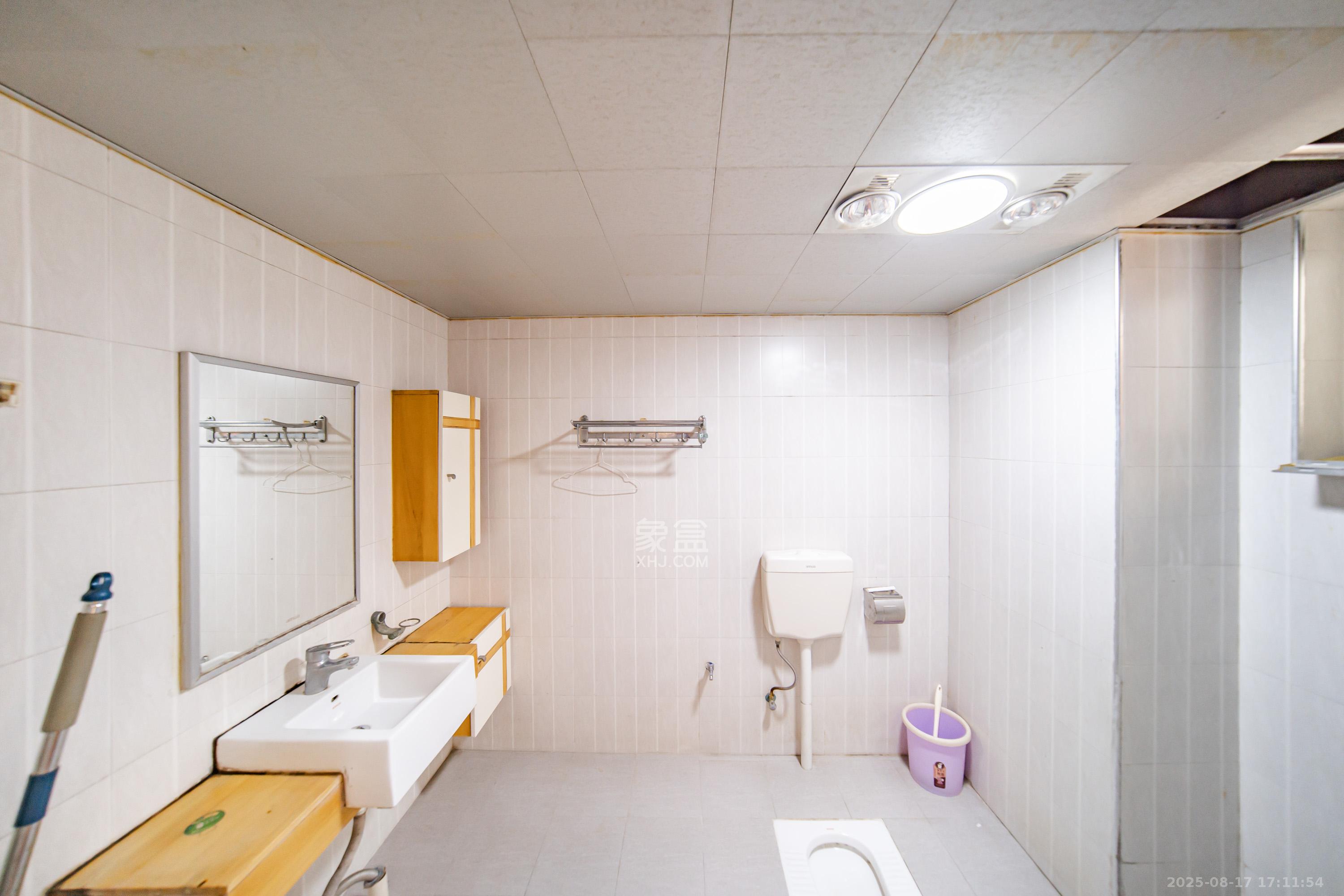 阳光100一期、四五期  3室2厅2卫    95.0万 阳光100一期、四五期  3室2厅2卫    95.0万卫生间