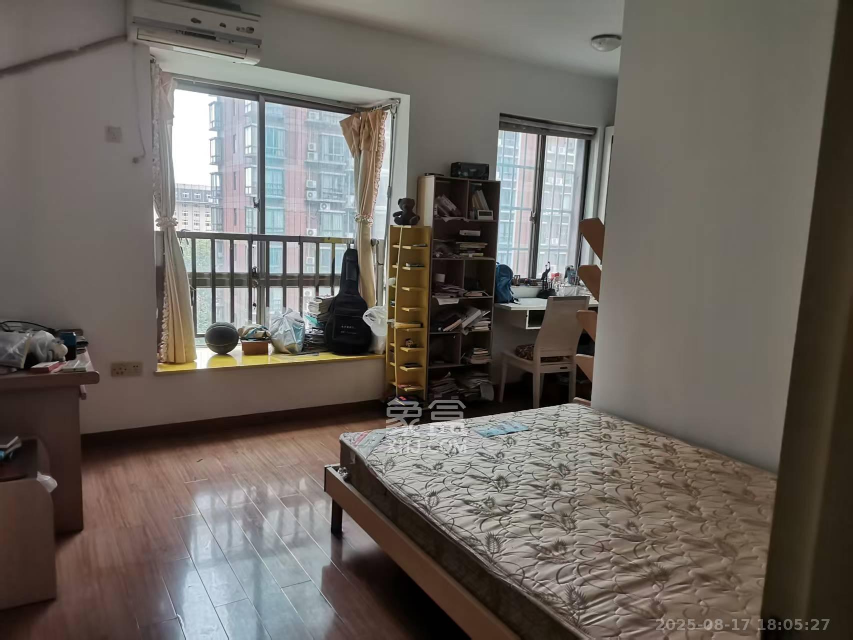 中天枫景园 3室2厅2卫 5200.0元/月 中天枫景园 3室2厅2卫 5200.0元/月室内图